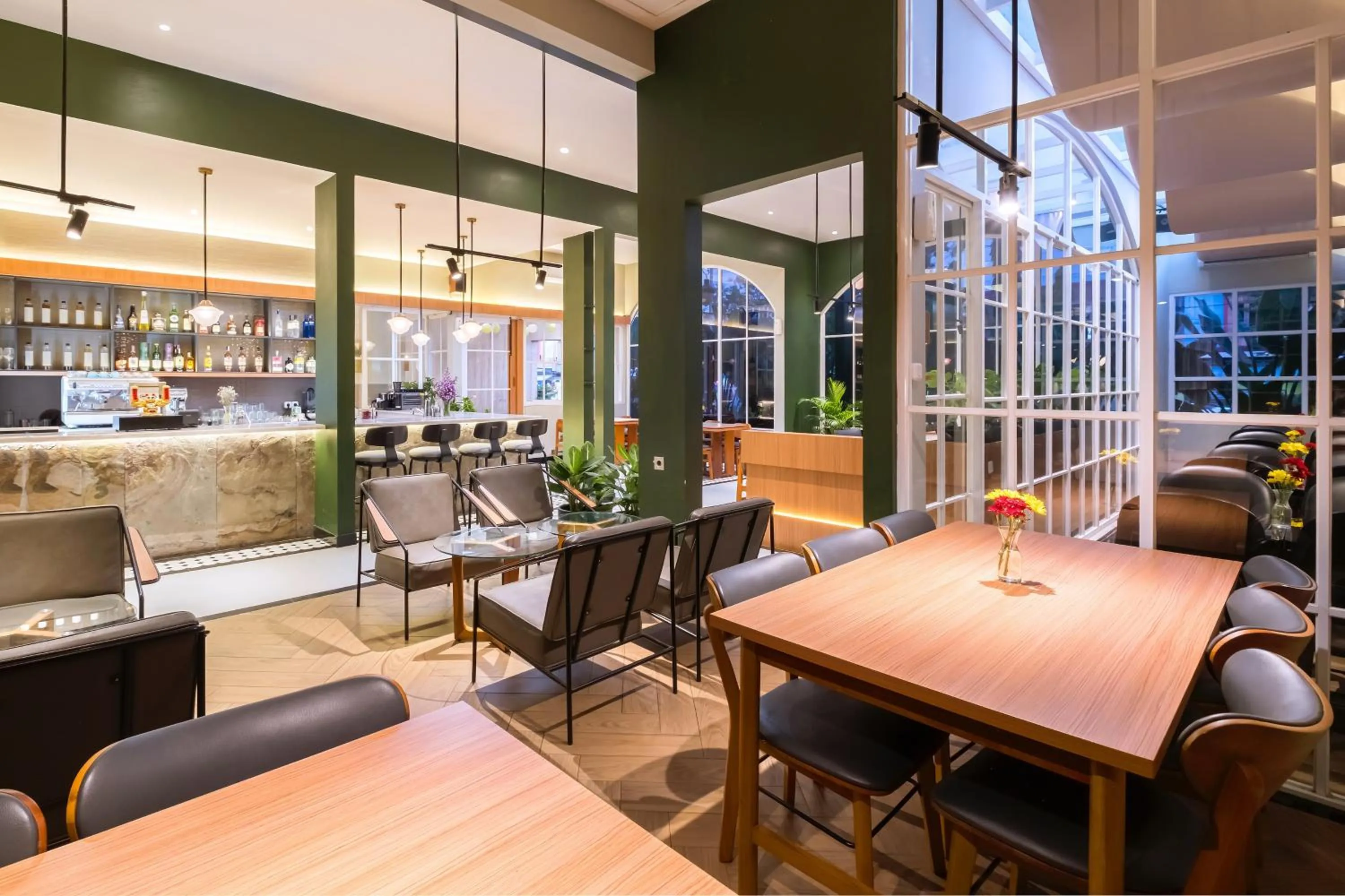 Restaurant/places to eat in Omni Rooms by Sinergi