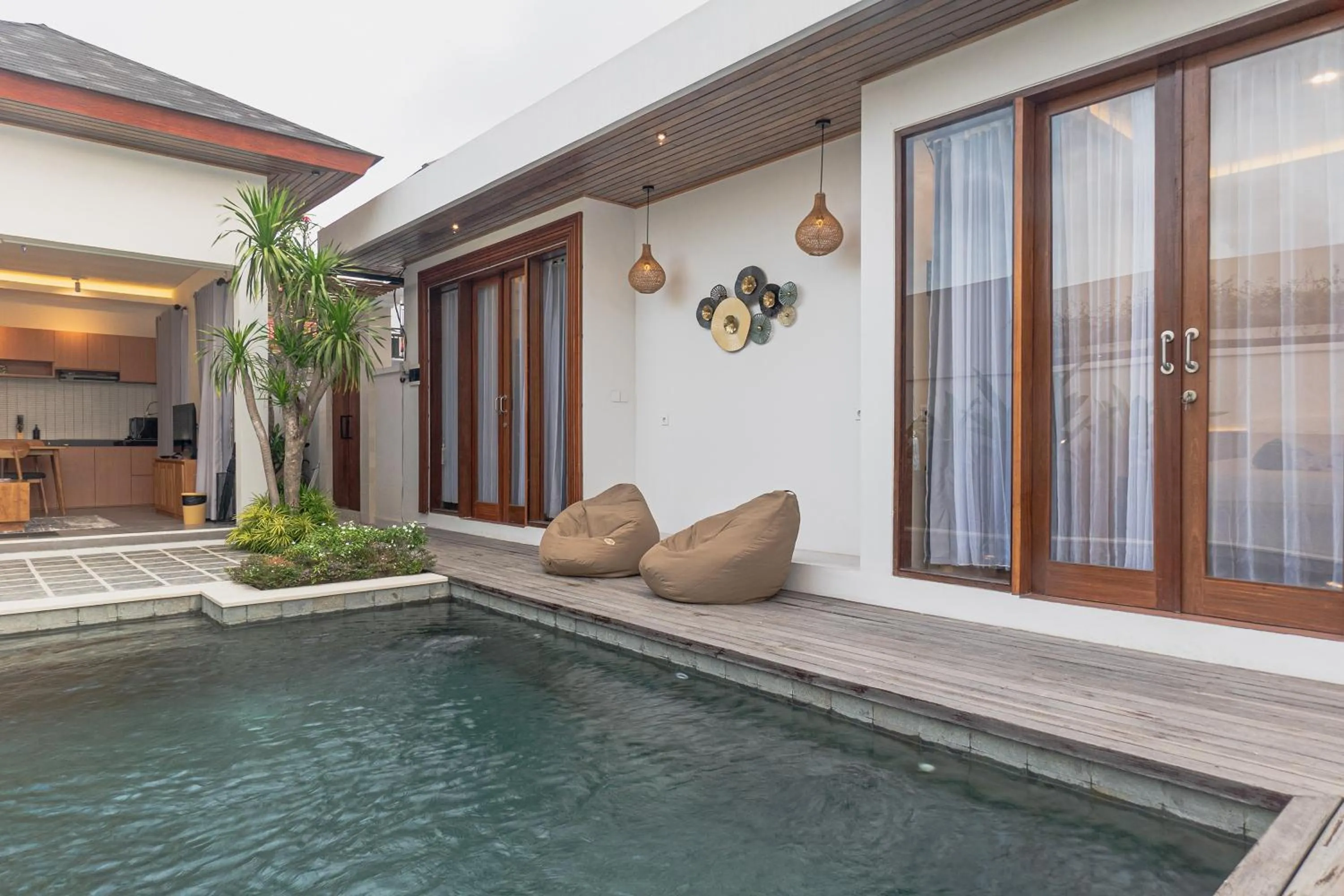 Swimming pool in Cypress Villa