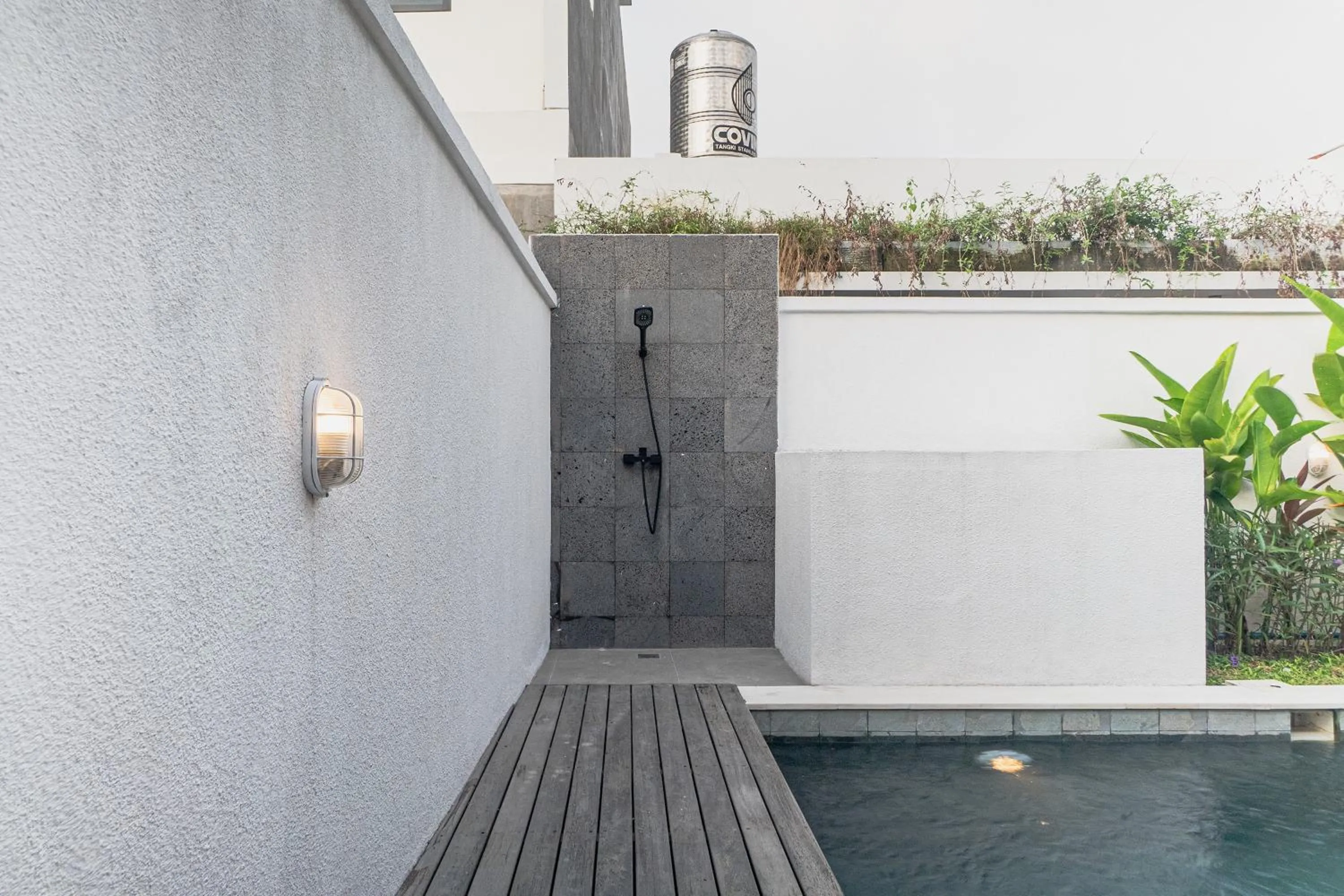 Swimming pool in Cypress Villa