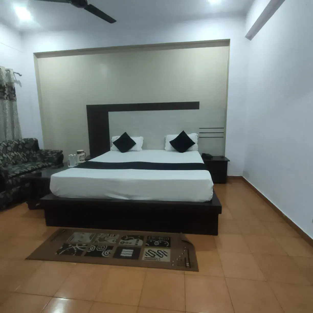 Bed in Mansarover Hotel & Banquets Bed in Mansarover Hotel & Banquets