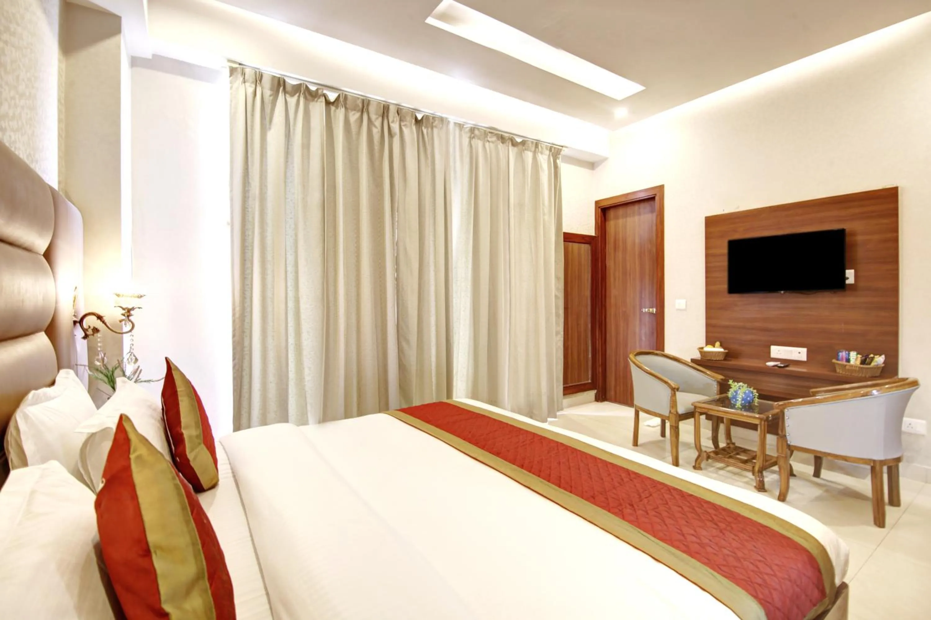 Marks Hotel & Banquet