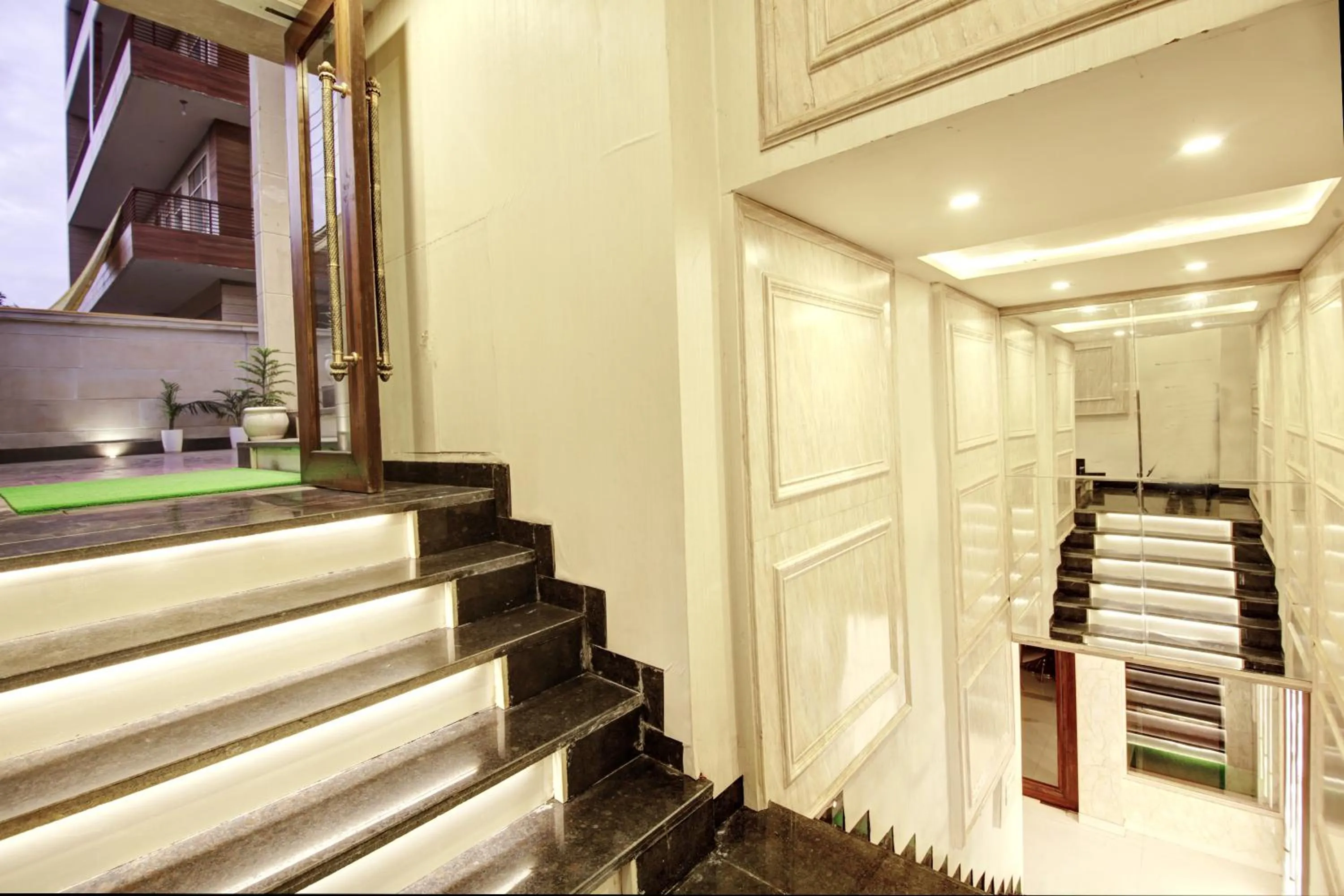 Facade/entrance in Marks Hotel & Banquet