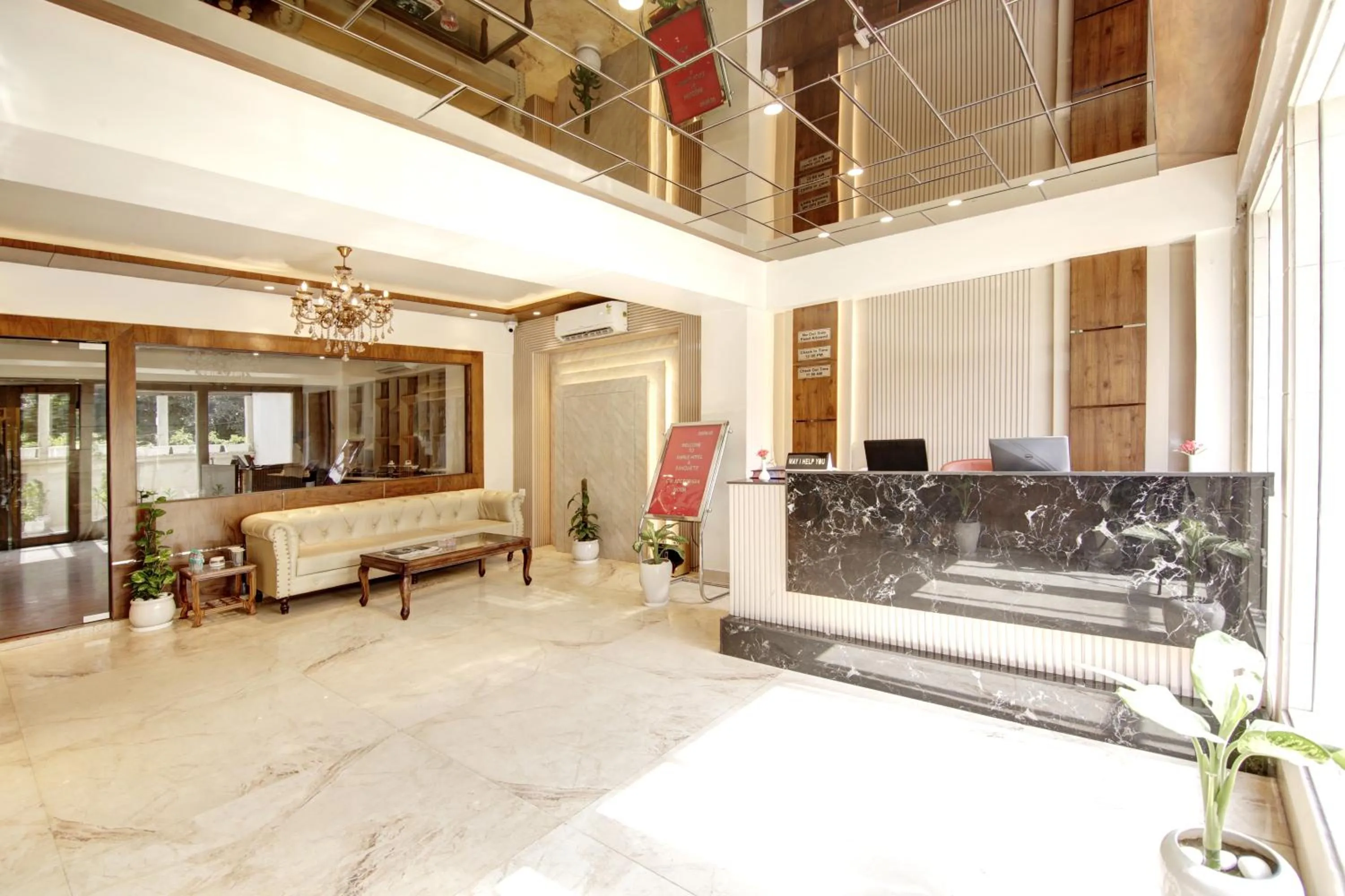 Lobby or reception in Marks Hotel & Banquet