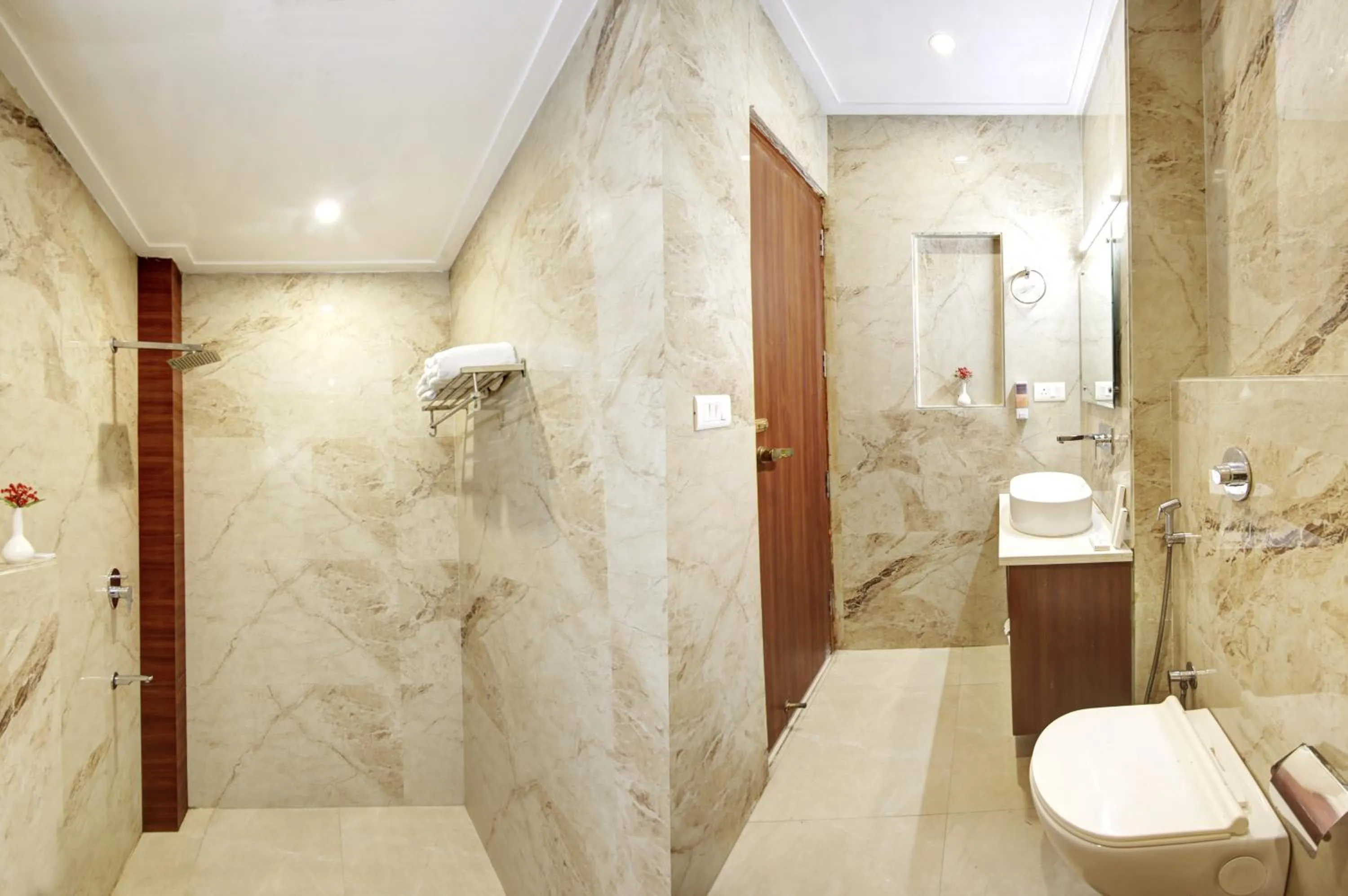 Shower in Marks Hotel & Banquet