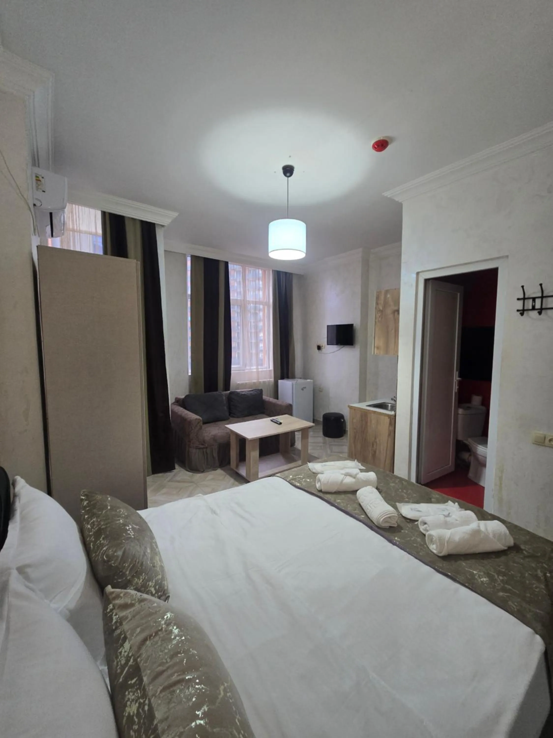 TV and multimedia, Bed in Batumi Inn Hotel