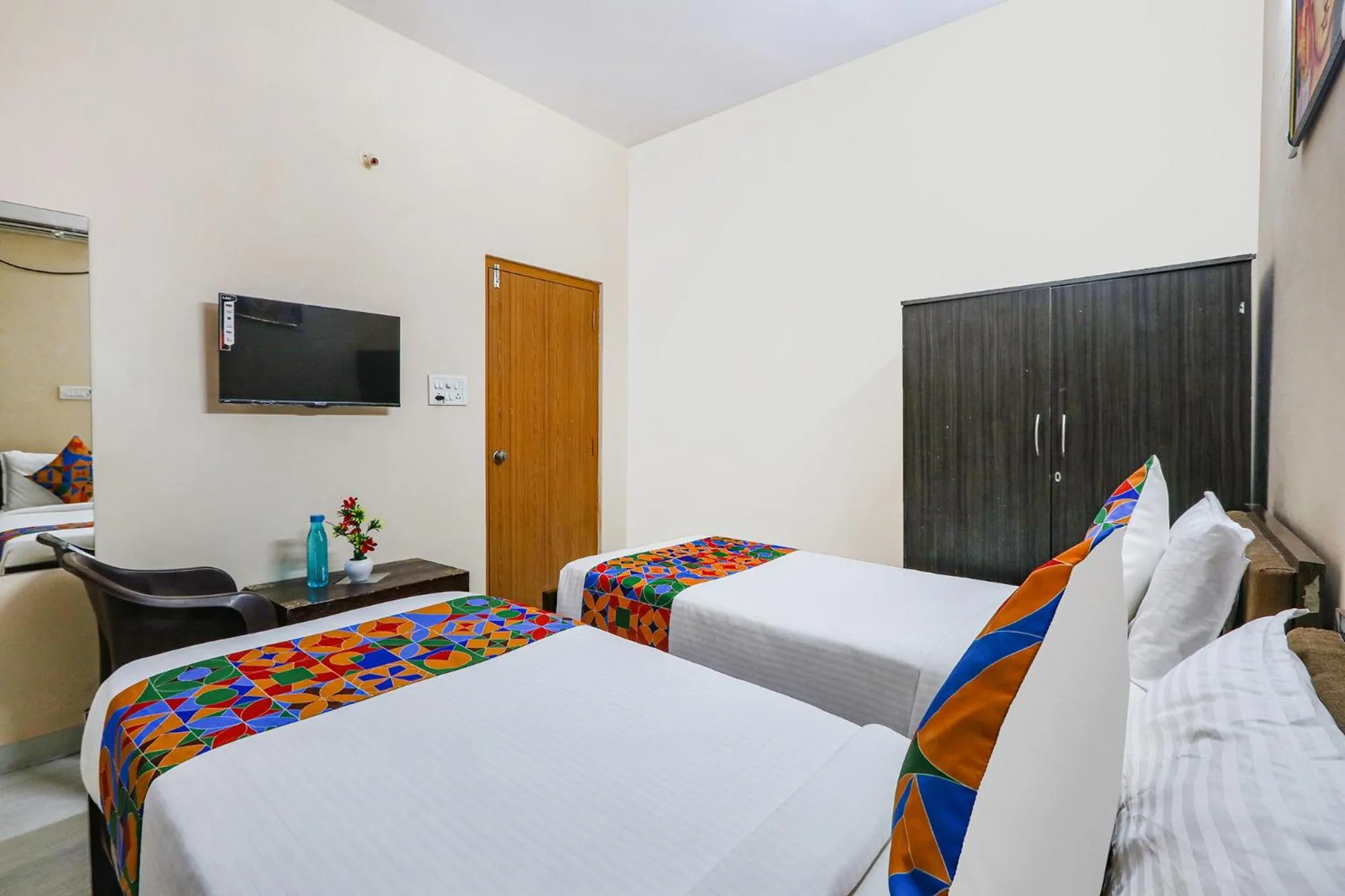 Bed in Via Prestige Castle - Nr KIMS Hospital, Kondapur