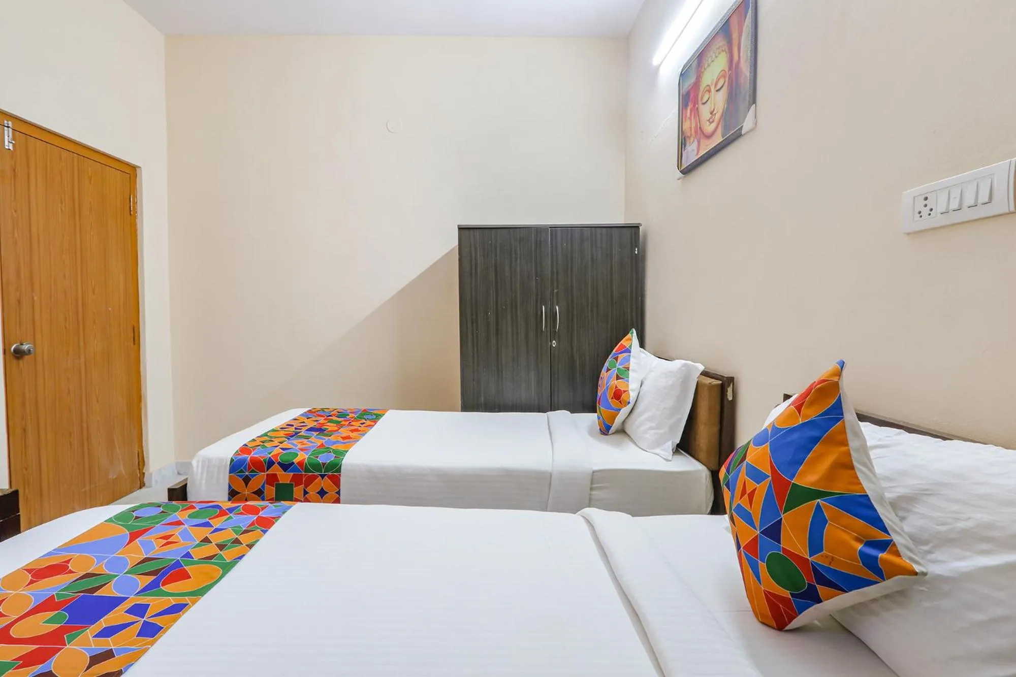 Bed in Via Prestige Castle - Nr KIMS Hospital, Kondapur