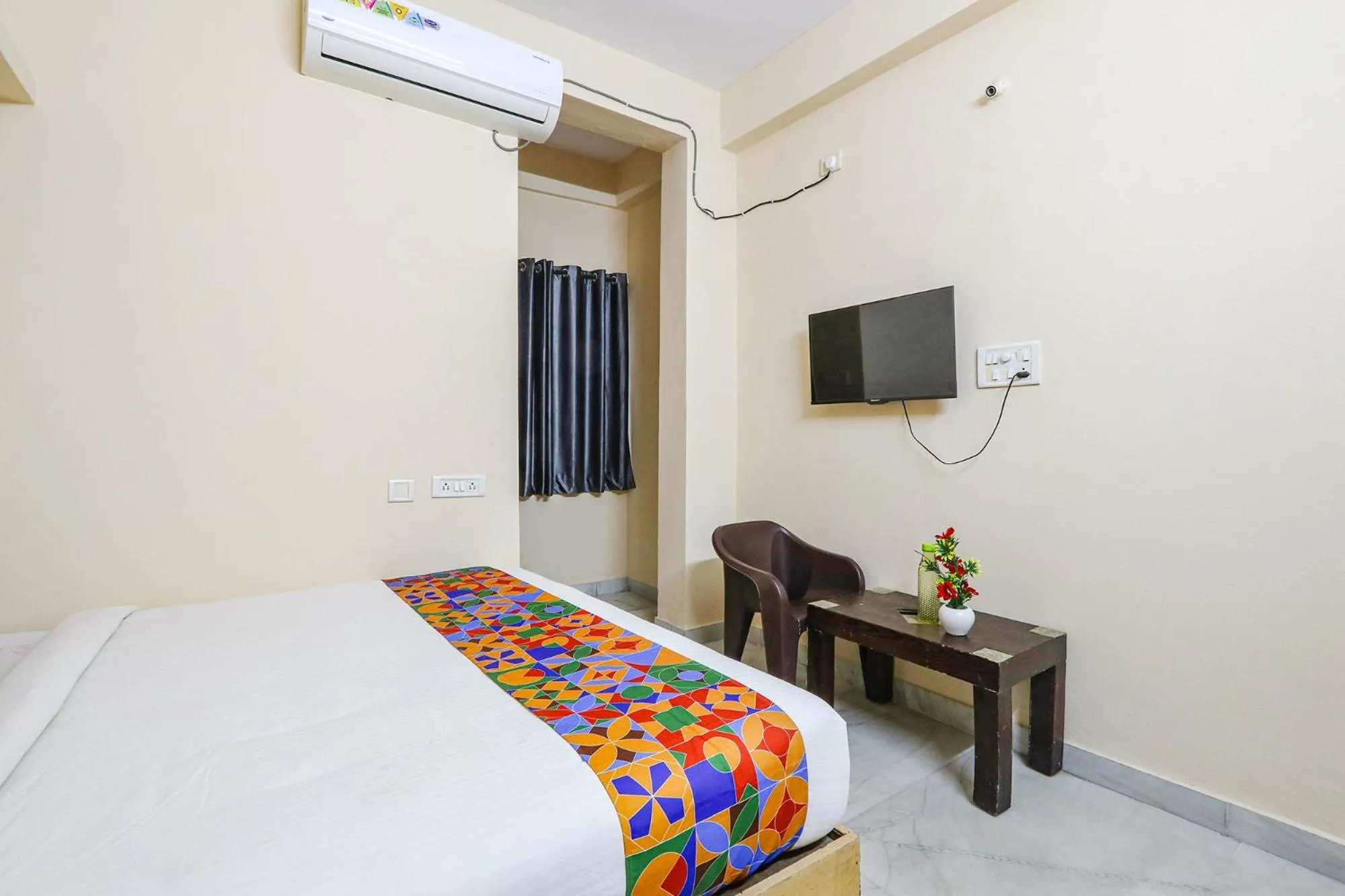 Bed in Via Prestige Castle - Nr KIMS Hospital, Kondapur