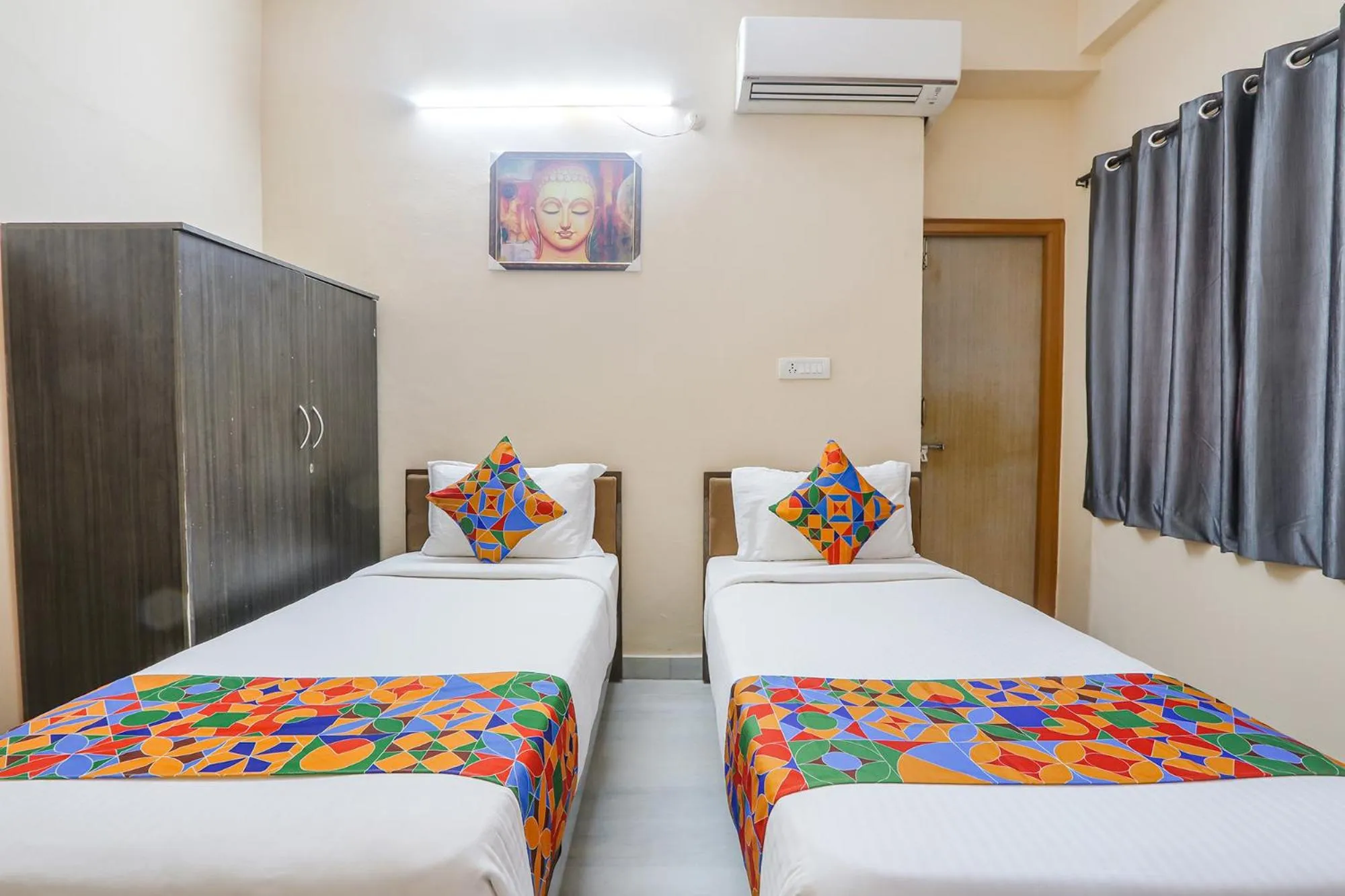Bed in Via Prestige Castle - Nr KIMS Hospital, Kondapur
