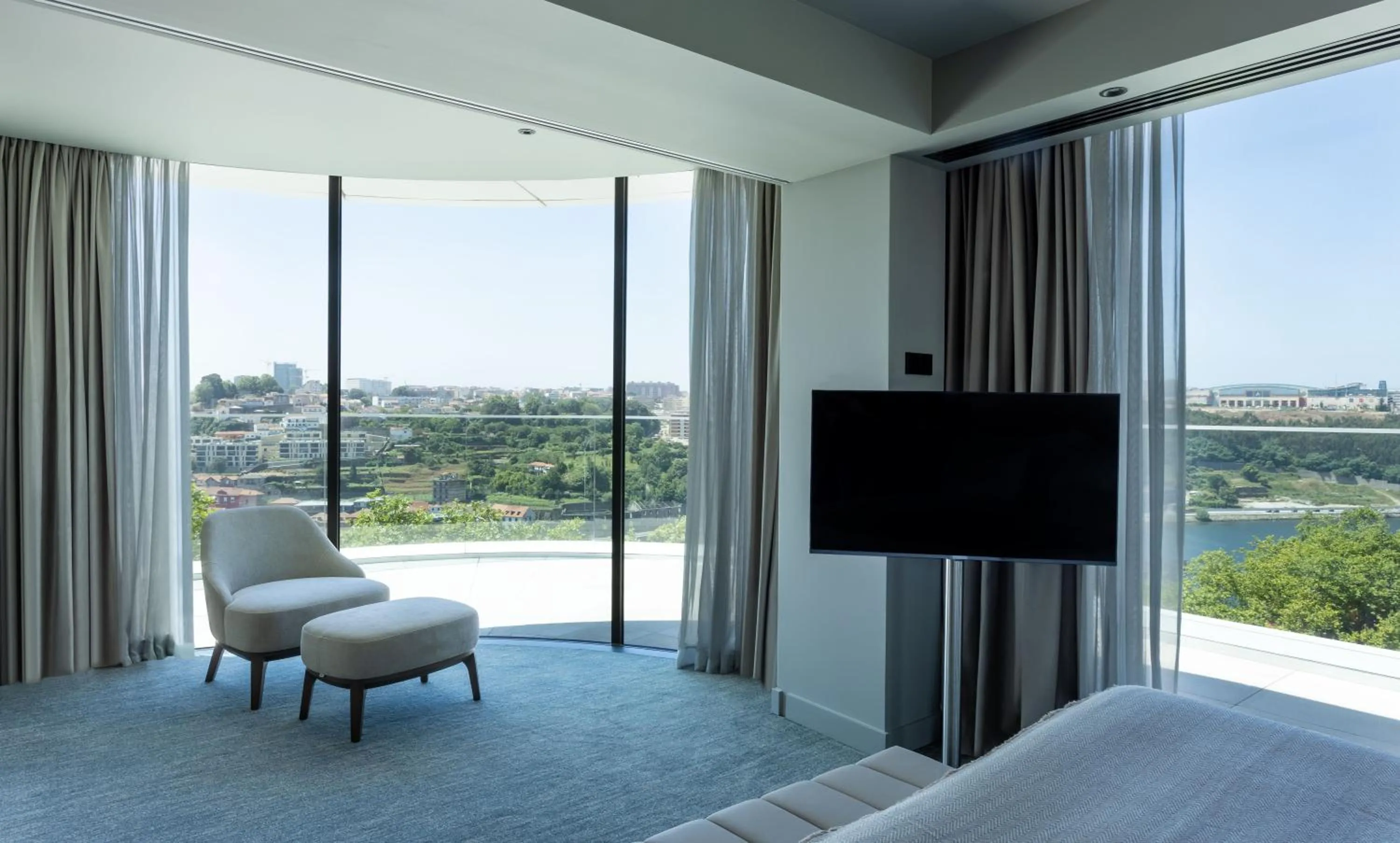 View (from property/room), Bed in Altis Porto Hotel, a member of Preferred Hotels & Resorts- LVX