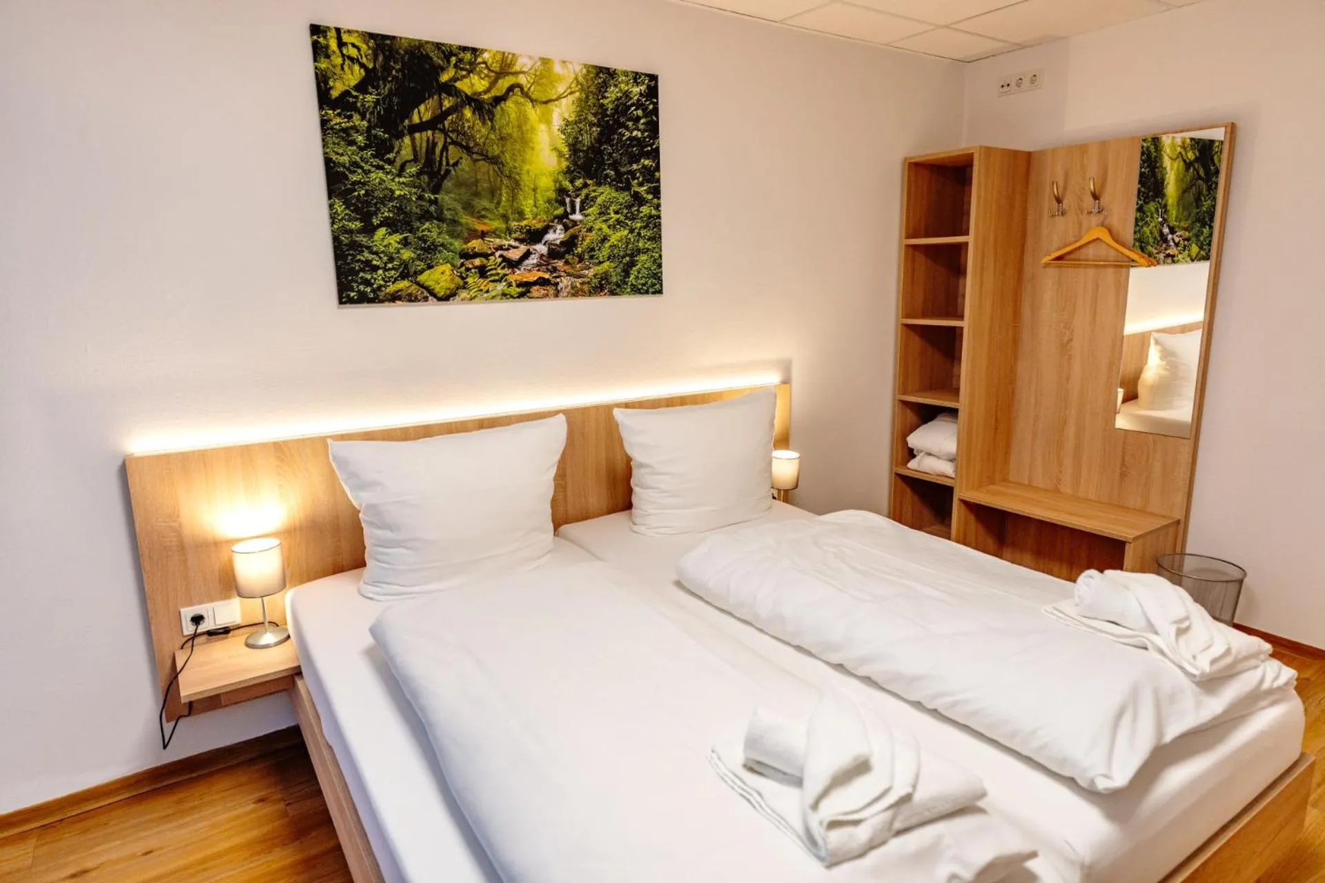 Double Room with Private External Bathroom - single occupancy in Sonnenschein Hotel & Apartments