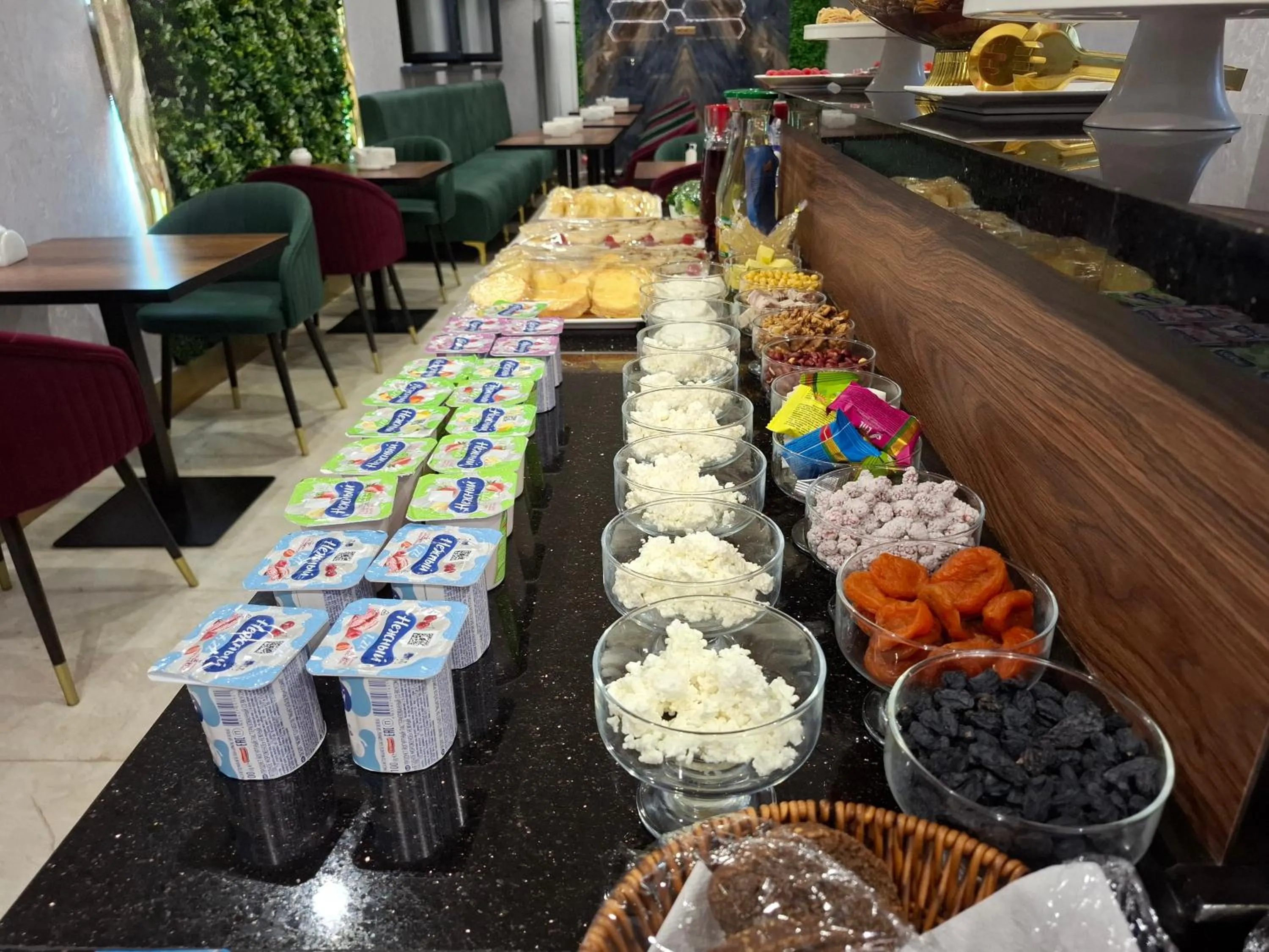 Restaurant/places to eat in My Status Hotel