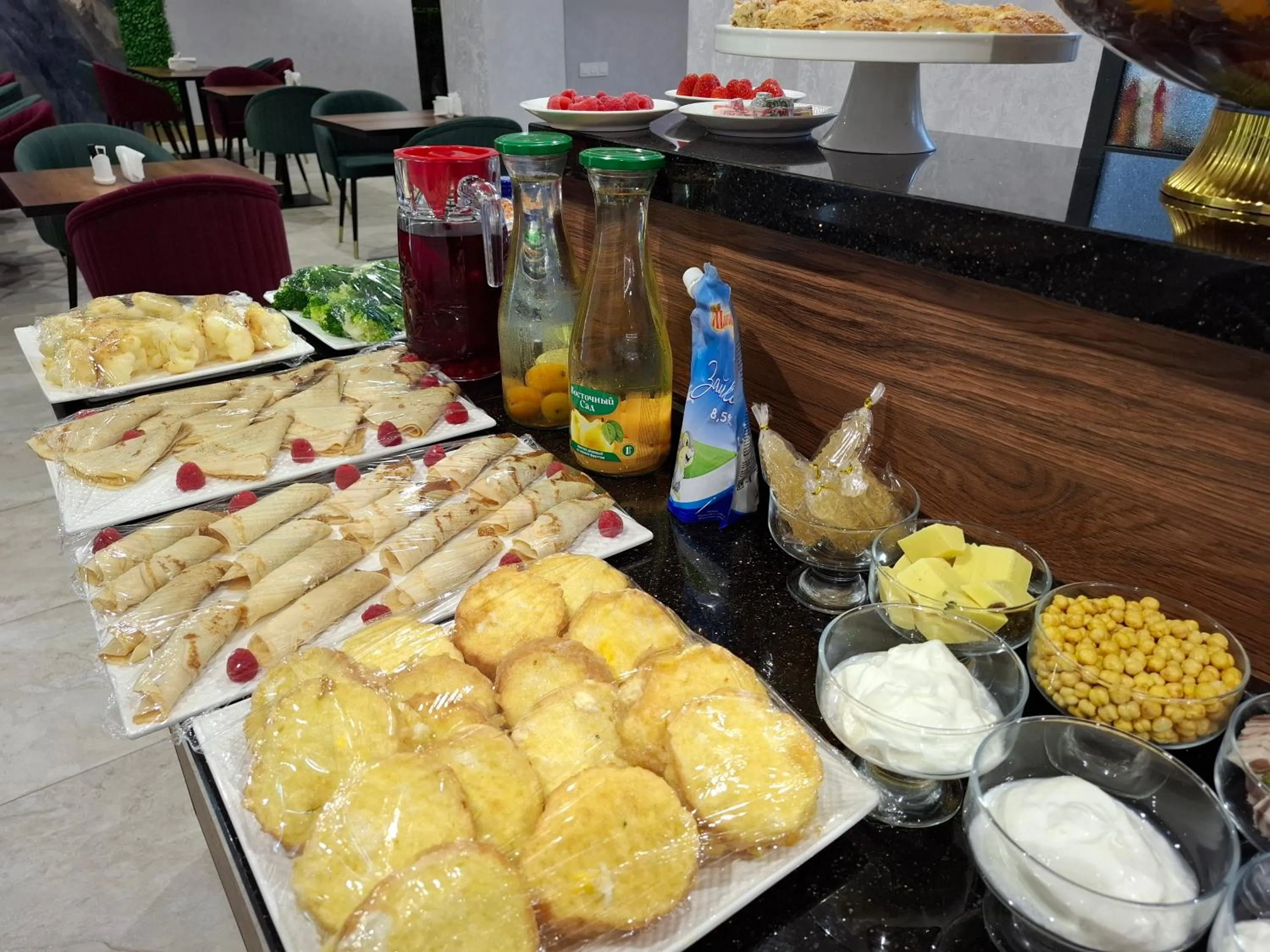 Restaurant/places to eat in My Status Hotel