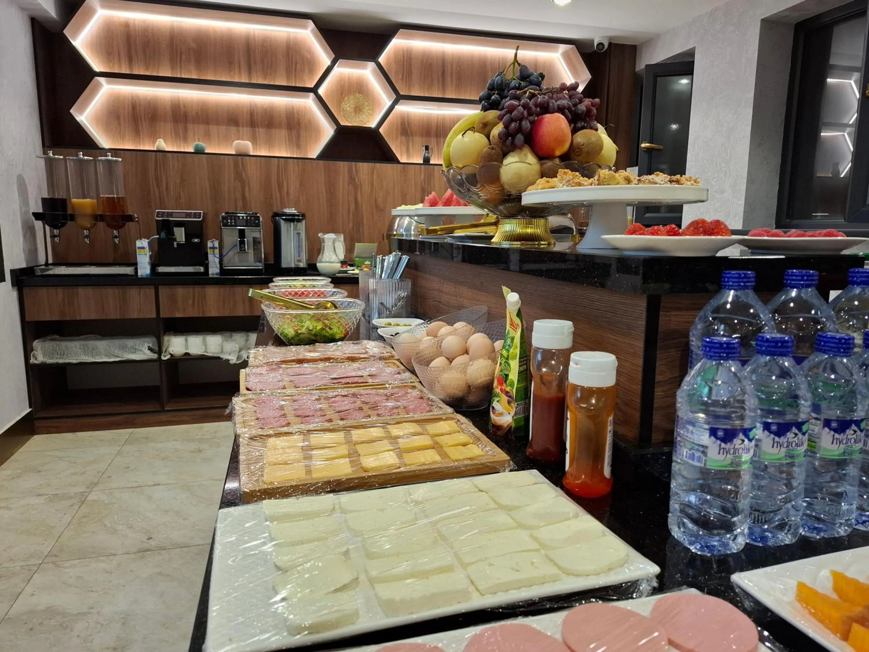 Restaurant/places to eat in My Status Hotel