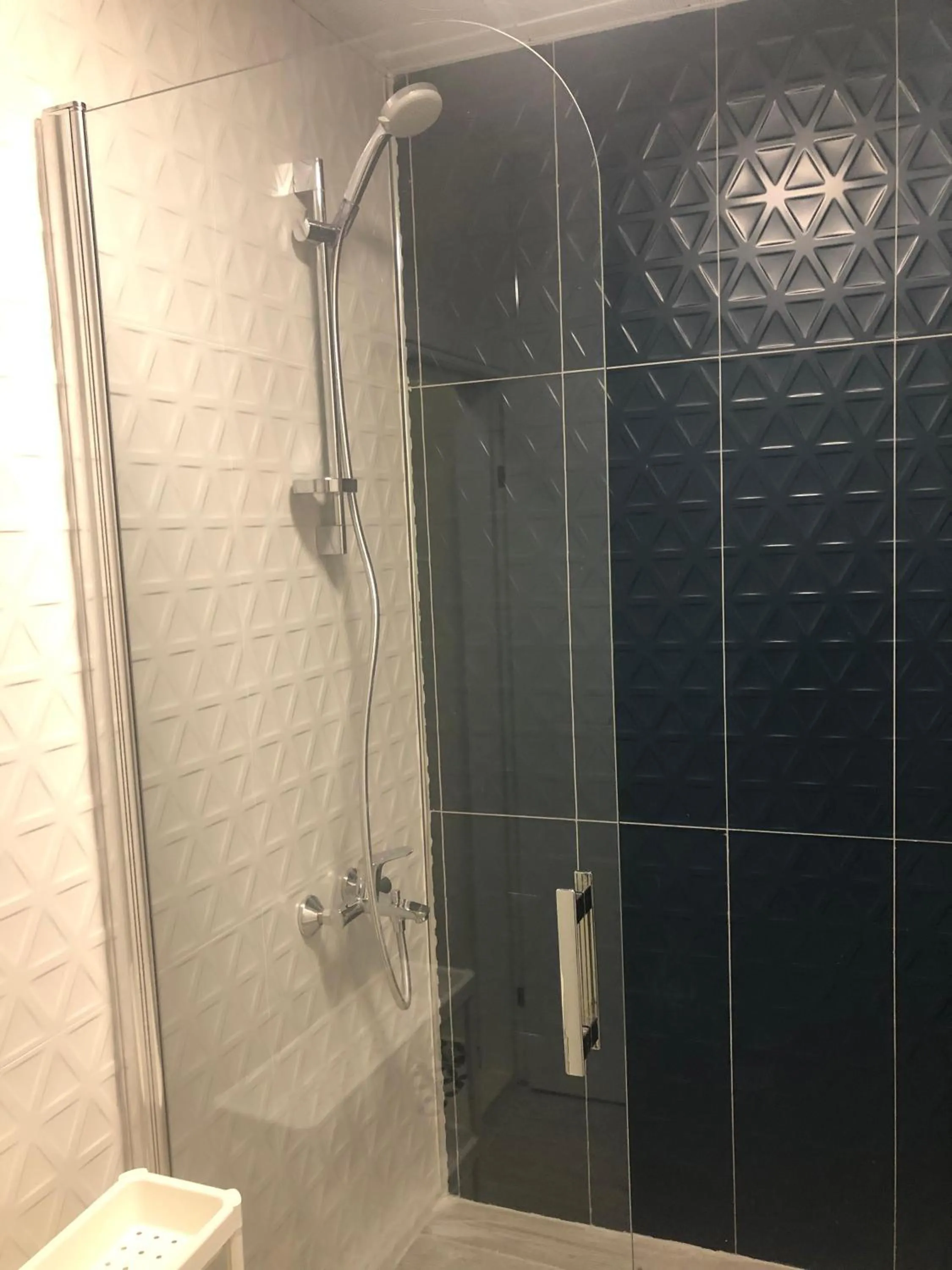 Shower in Sapphire Suites Taksim