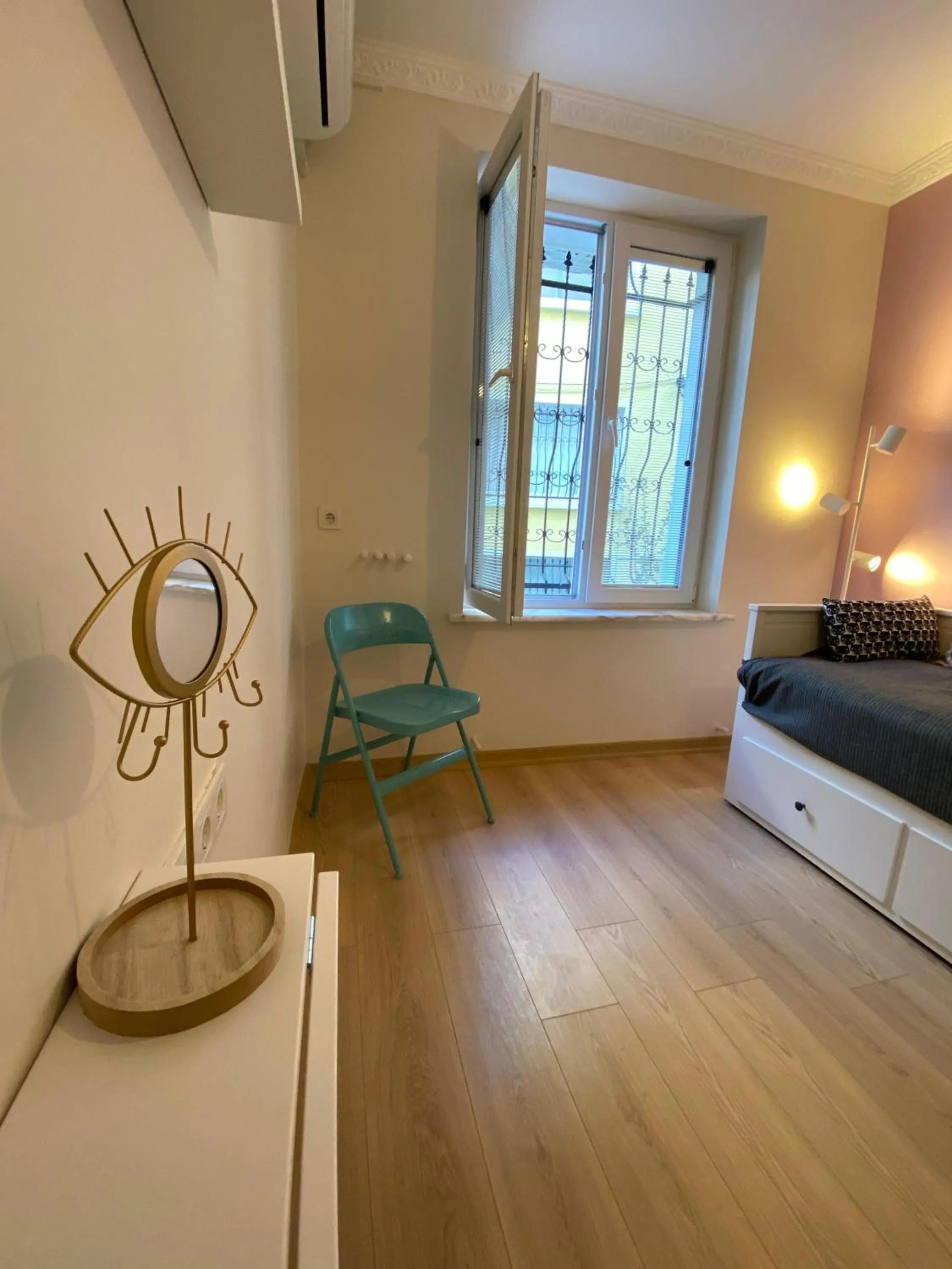 Seating area in Sapphire Suites Taksim