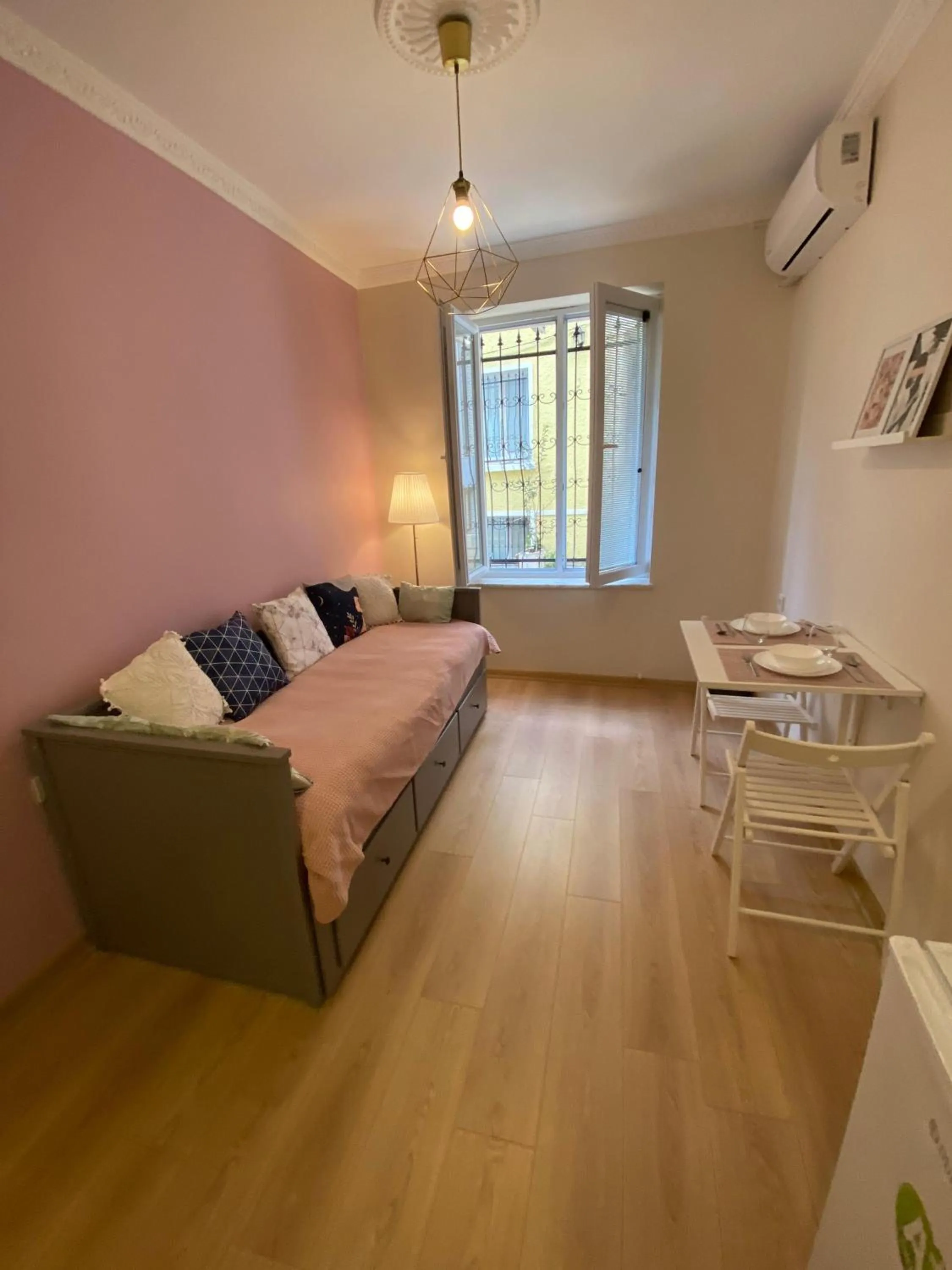 Photo of the whole room, Bed in Sapphire Suites Taksim