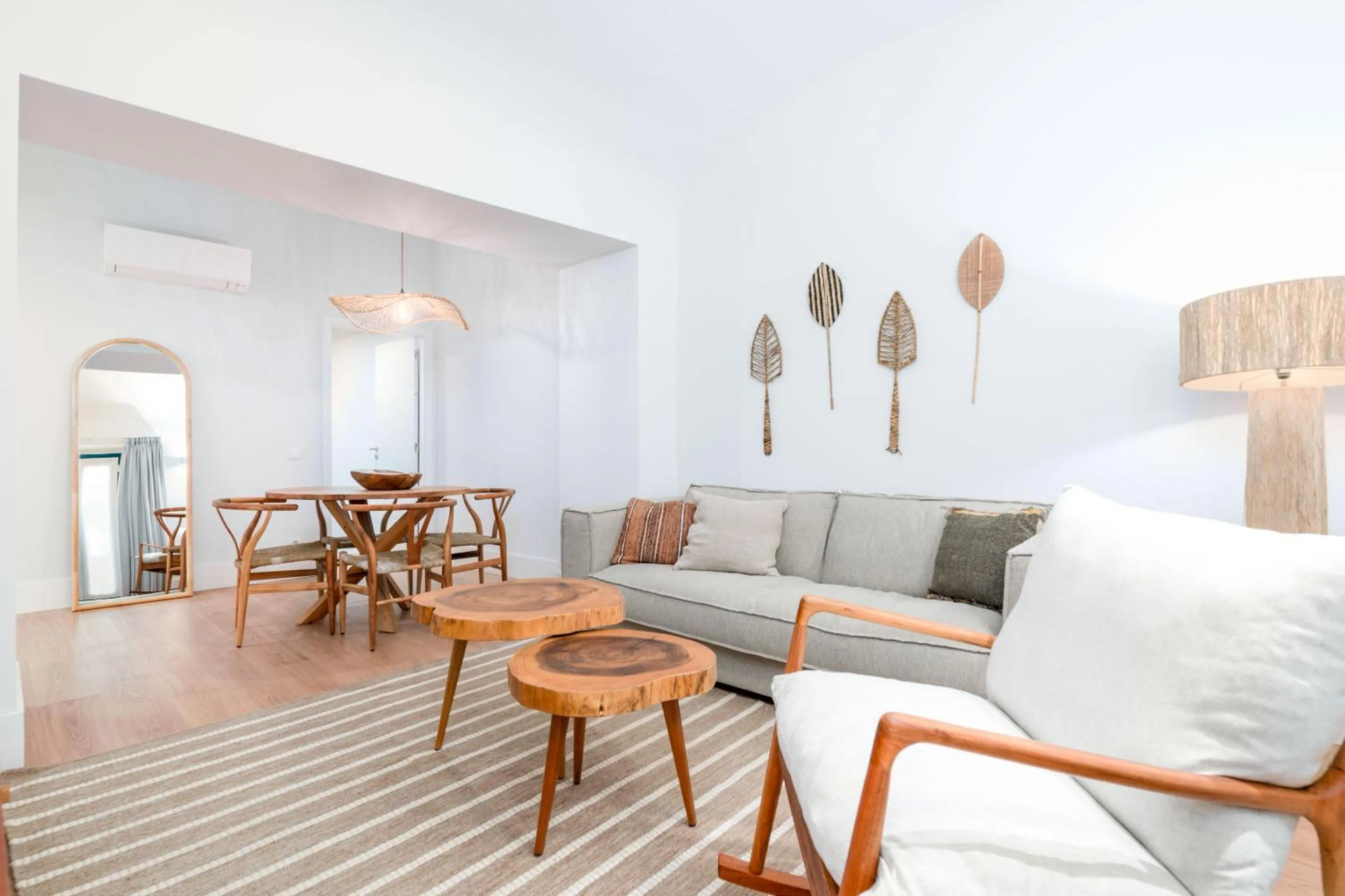 Two-Bedroom Deluxe Apartment with private terrace in Limehome Evora Rua de Machede 61