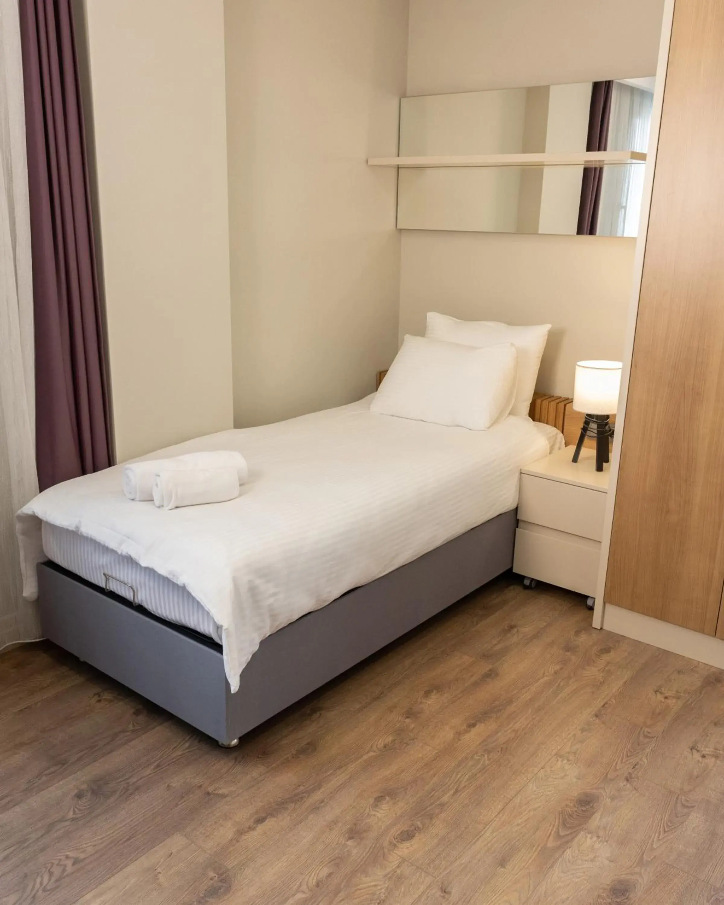 Bed in Frezya - Exclusively Woman Bed in Frezya - Exclusively Woman