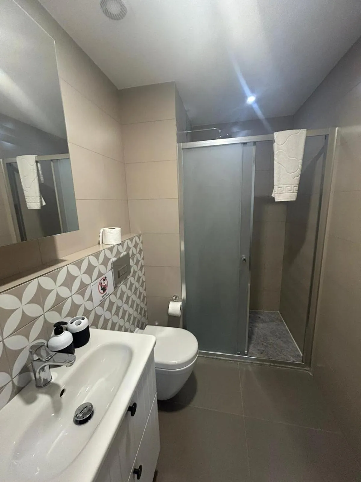 Shower in Frezya - Exclusively Woman