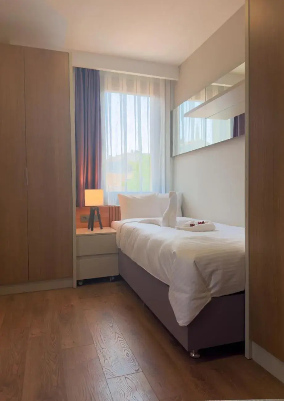 Bed in Frezya - Exclusively Woman Bed in Frezya - Exclusively Woman