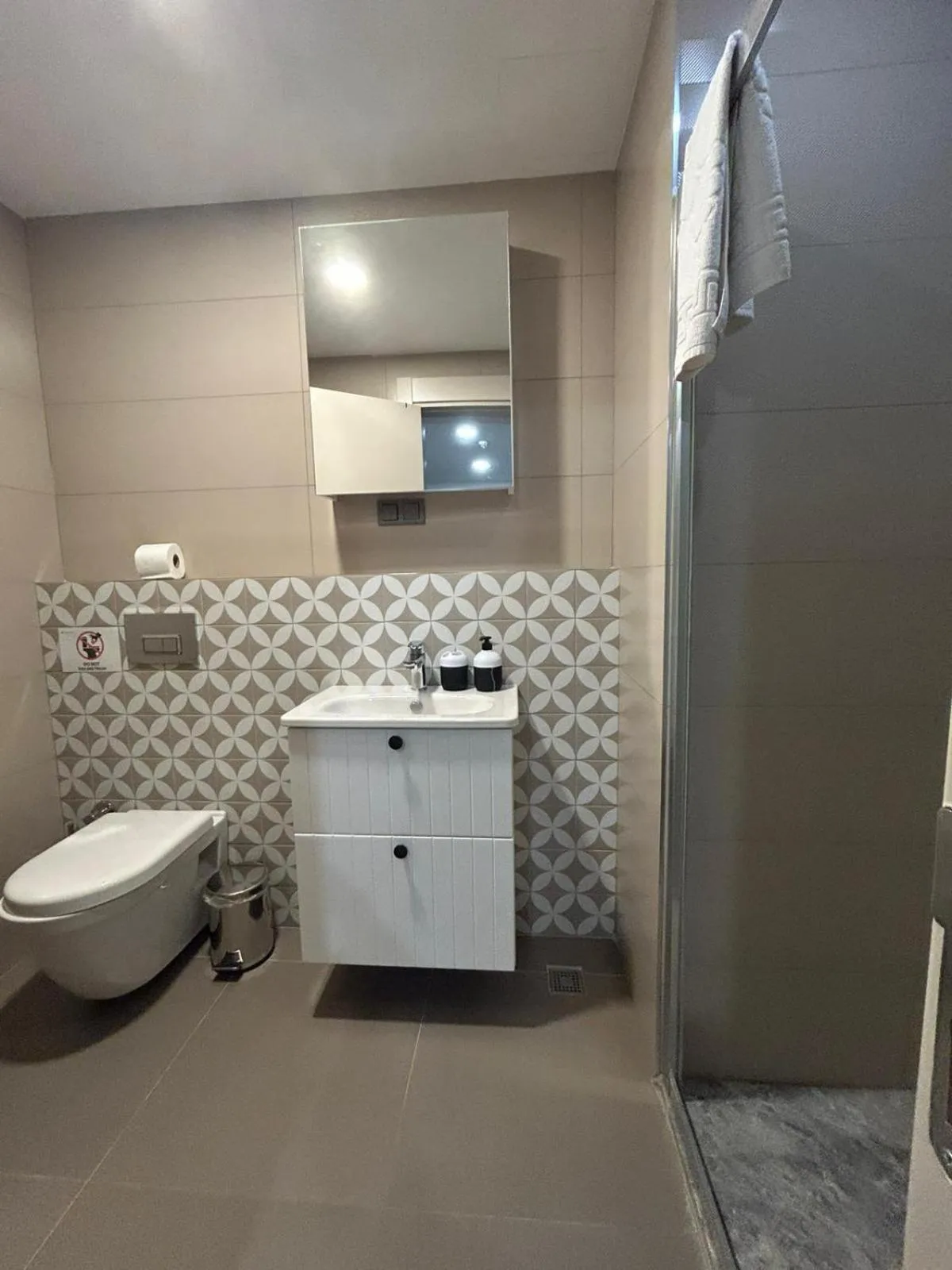 Toilet in Frezya - Exclusively Woman