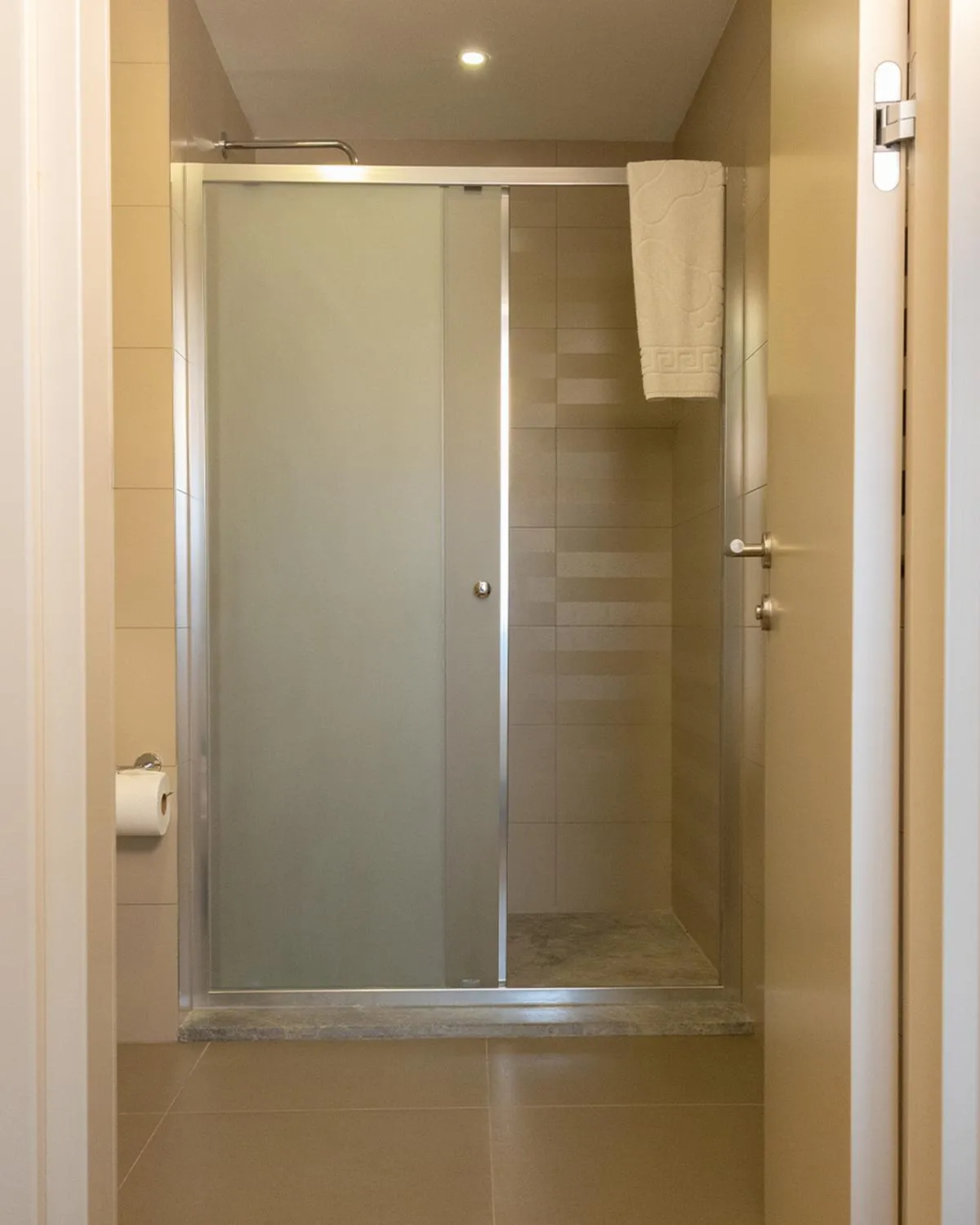 Shower in Frezya - Exclusively Woman