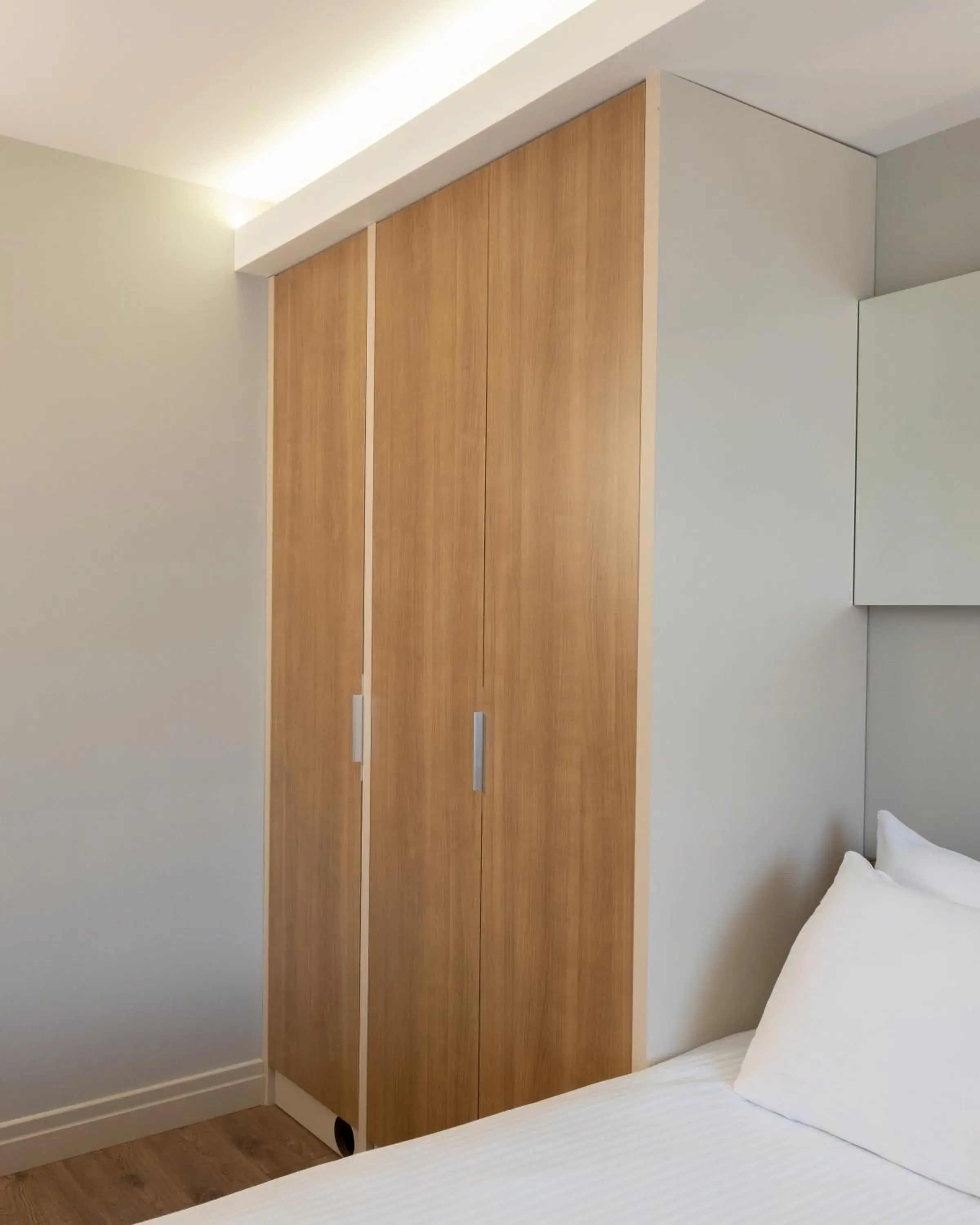 wardrobe, Bed in Frezya - Exclusively Woman wardrobe, Bed in Frezya - Exclusively Woman