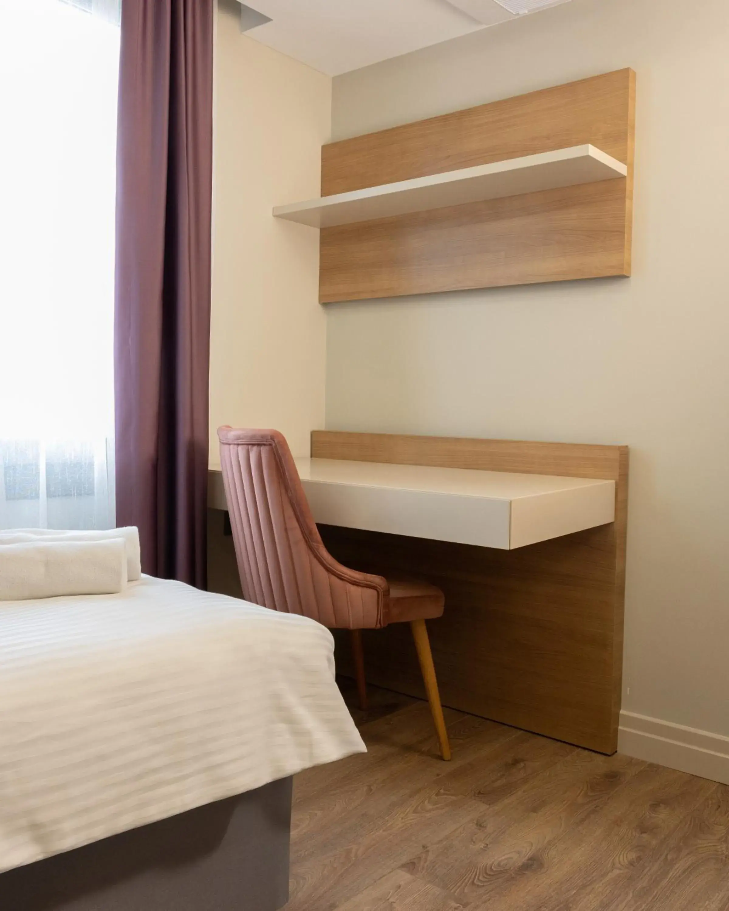 Bed in Frezya - Exclusively Woman Bed in Frezya - Exclusively Woman