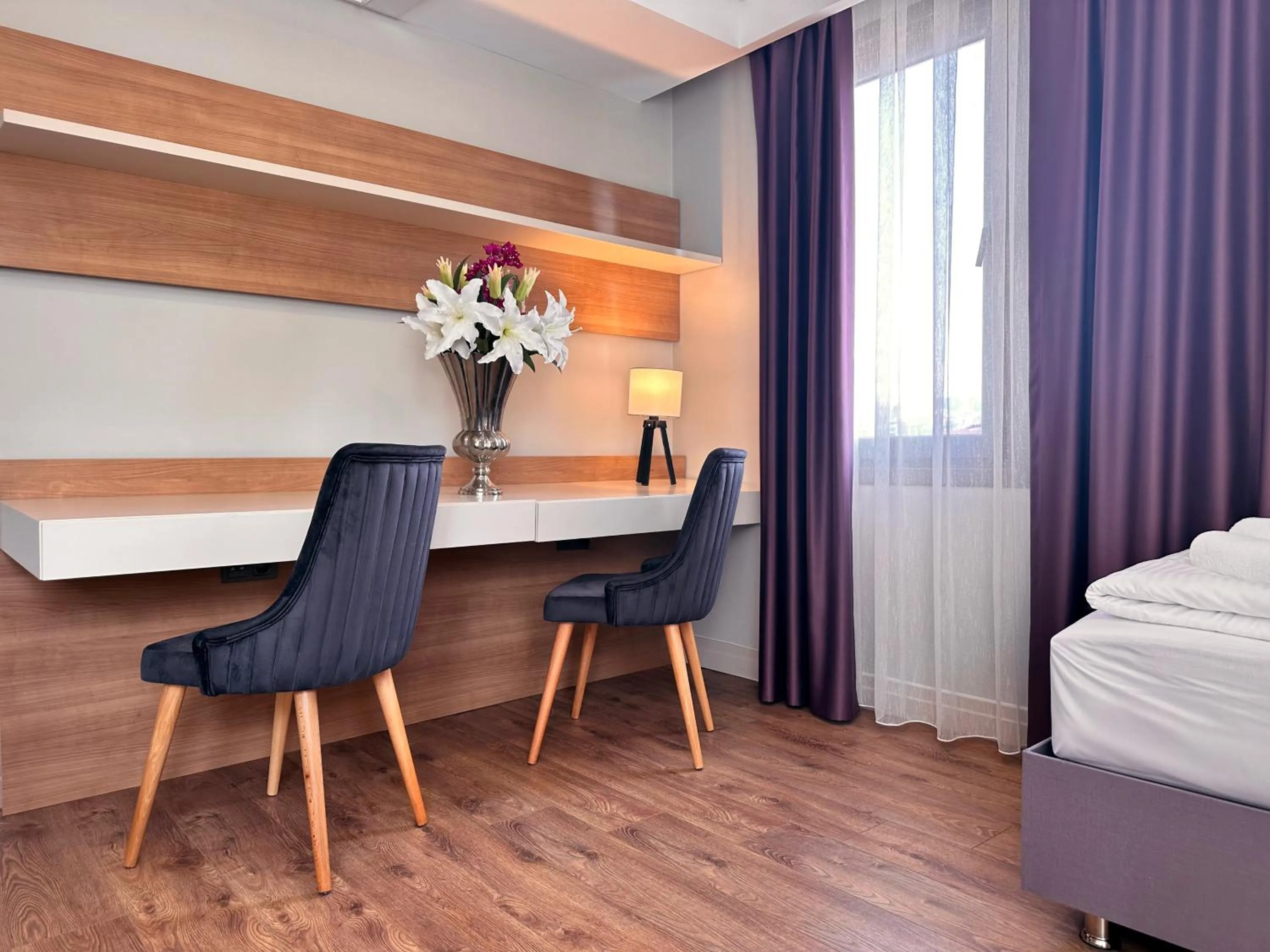 Seating area, Bed in Frezya - Exclusively Woman