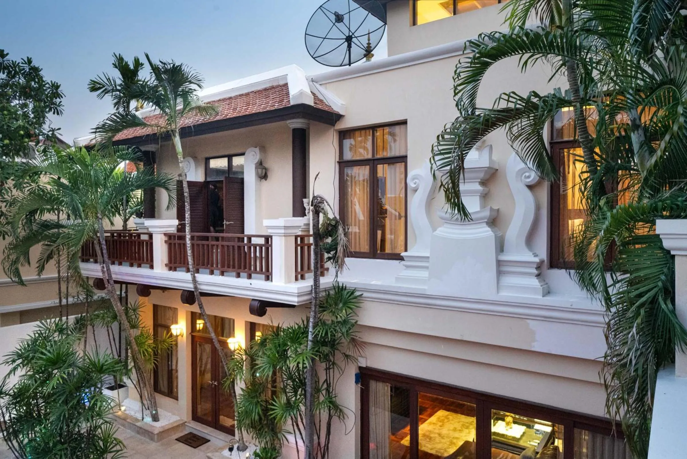 Pattaya Luxurious Gentlemans Club Pool Villa