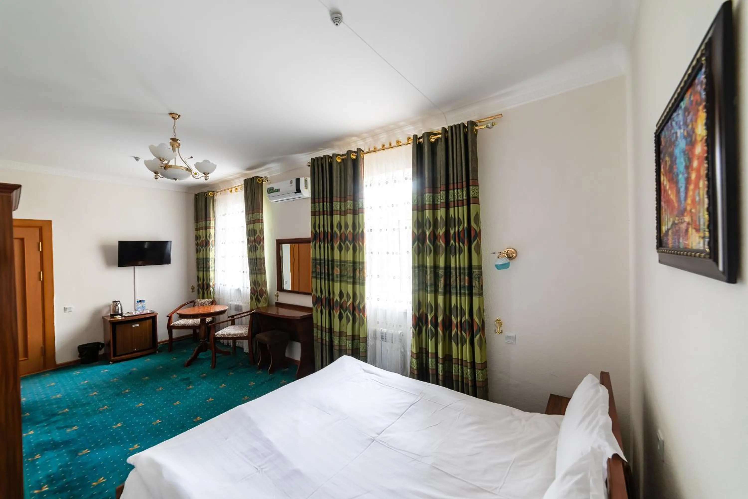 Communal lounge/ TV room, Bed in Qibla Tozabog