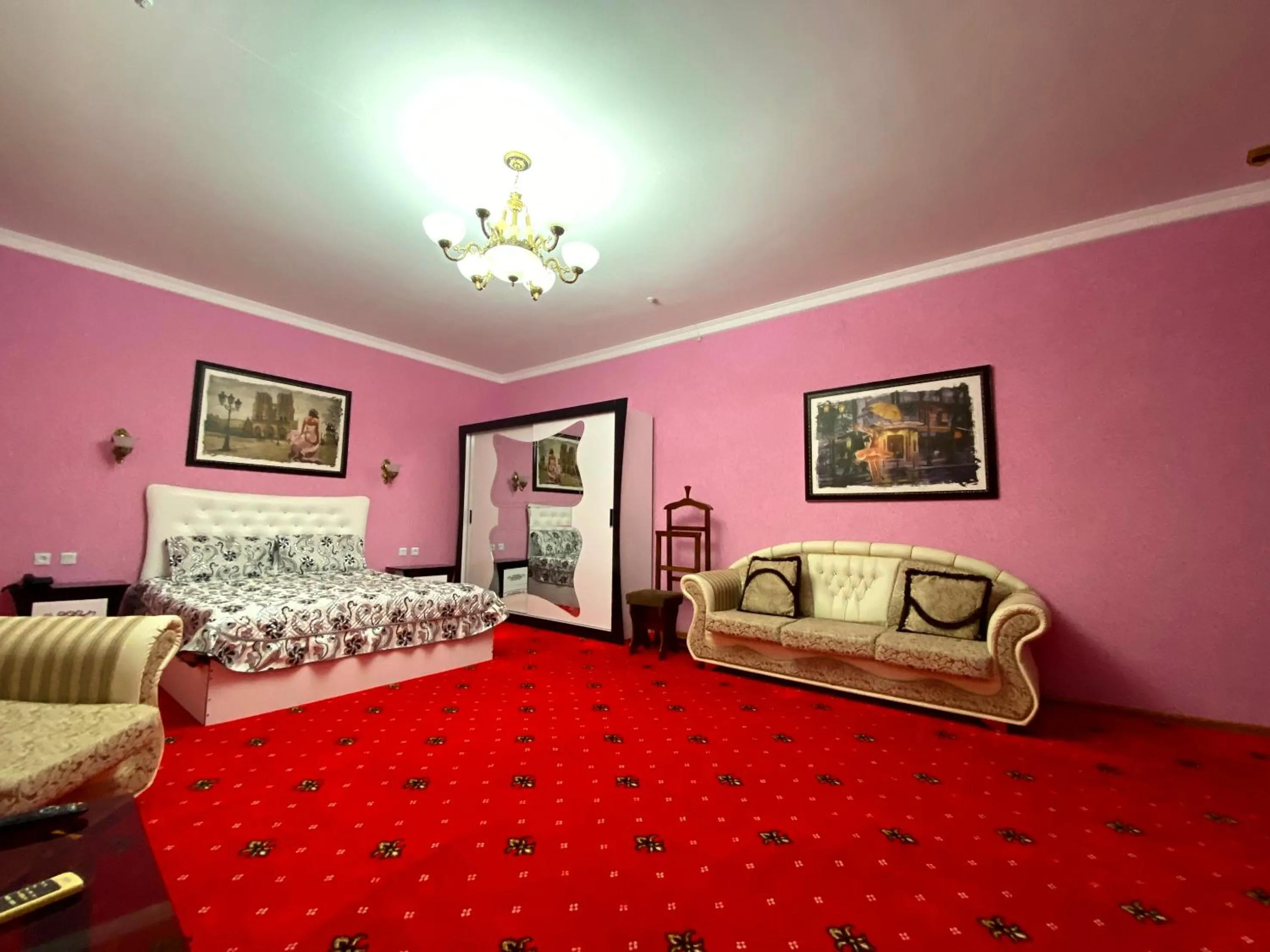 Photo of the whole room, Bed in Qibla Tozabog