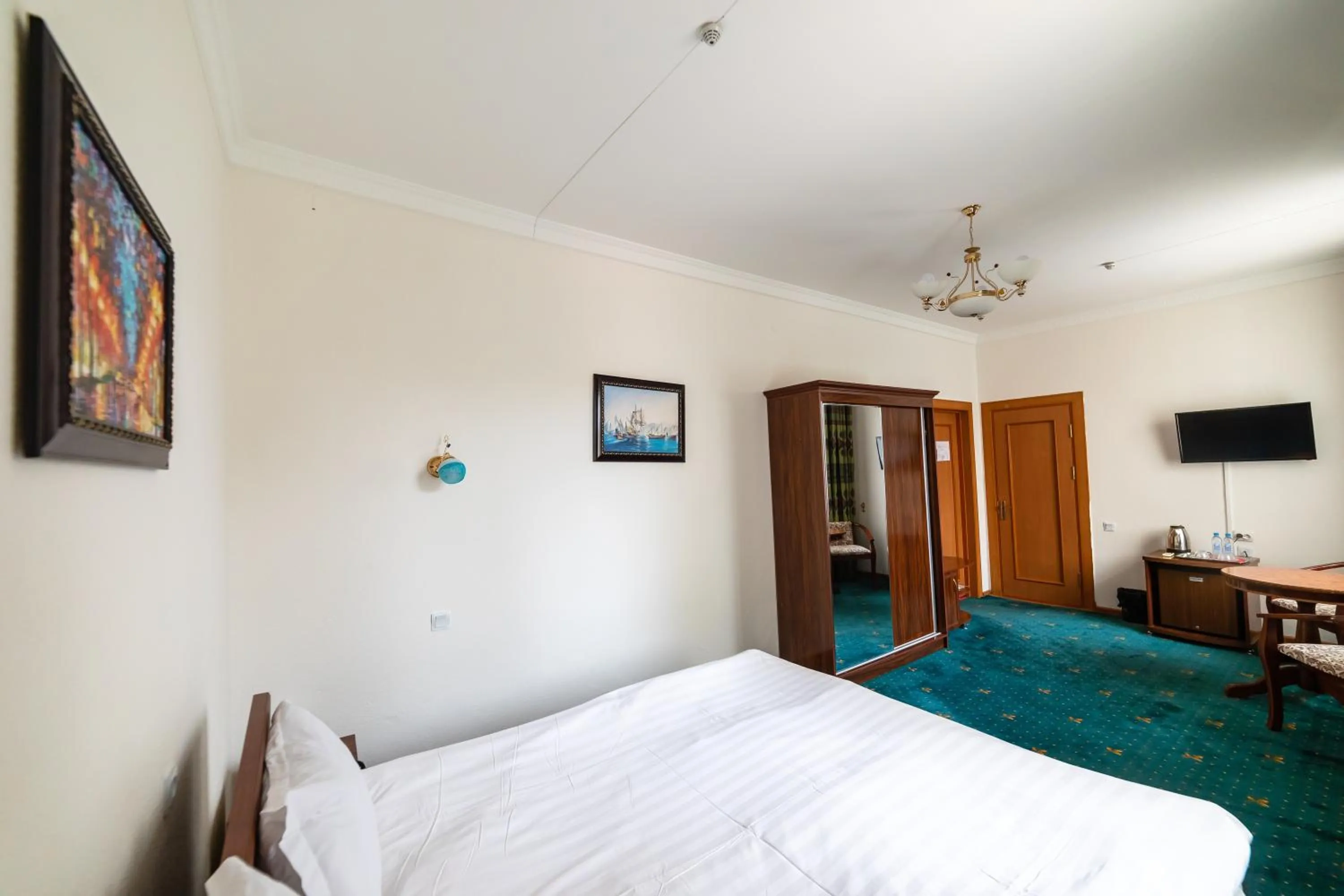 Bed in Qibla Tozabog