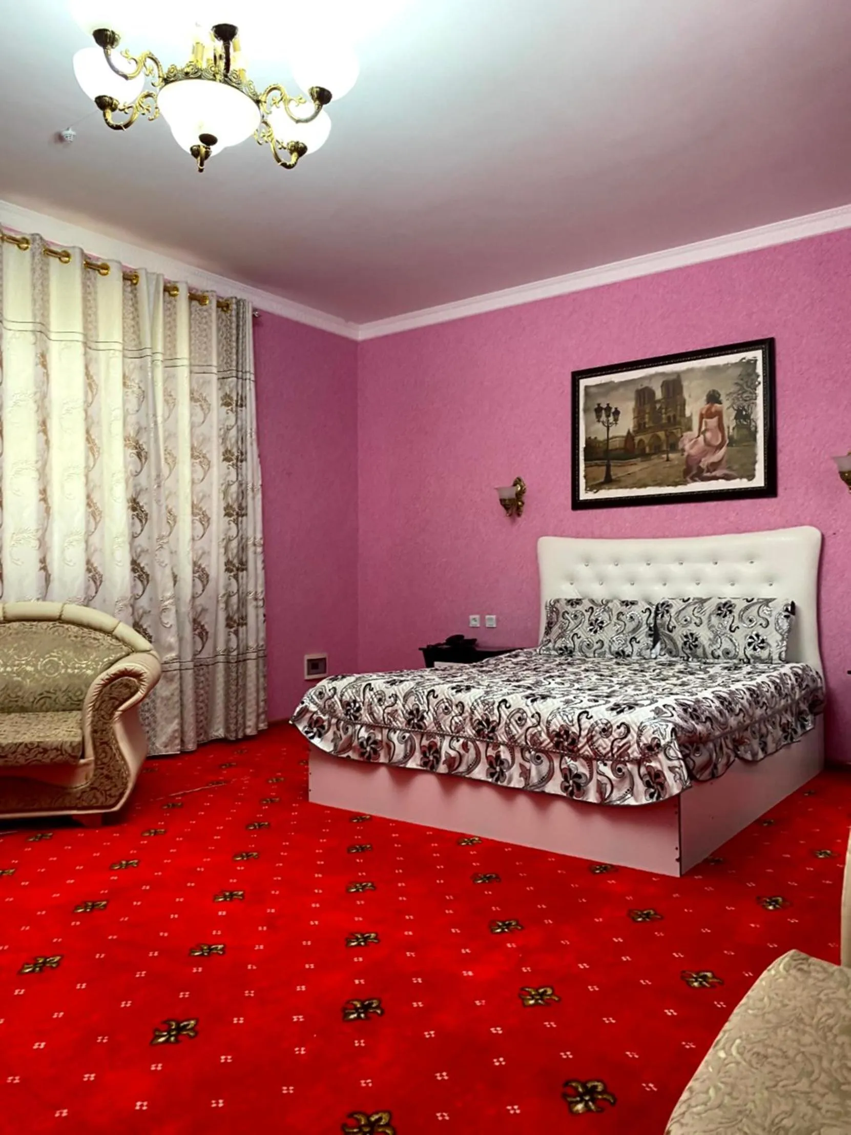 Photo of the whole room, Bed in Qibla Tozabog