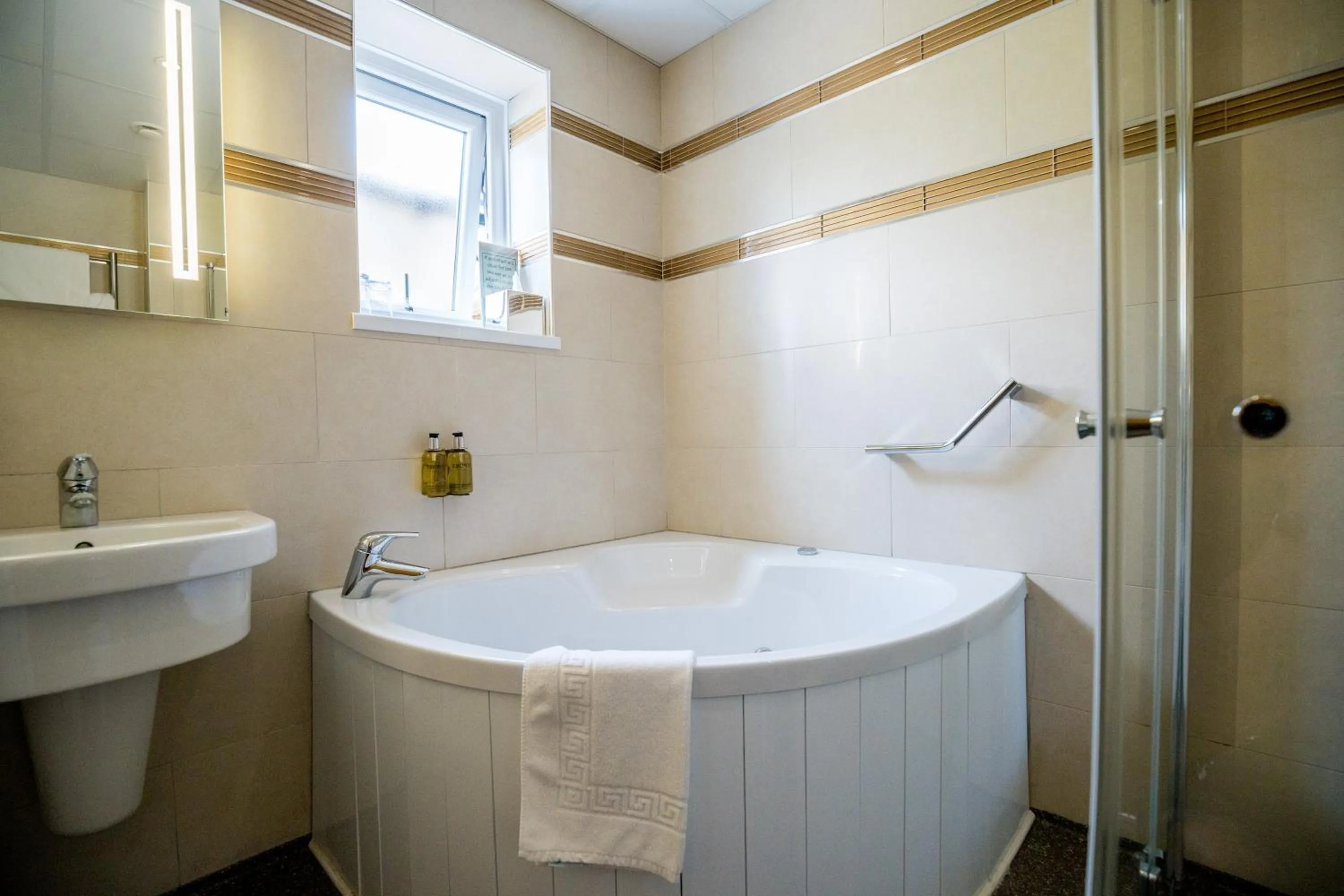 Bathroom in The Plough Inn