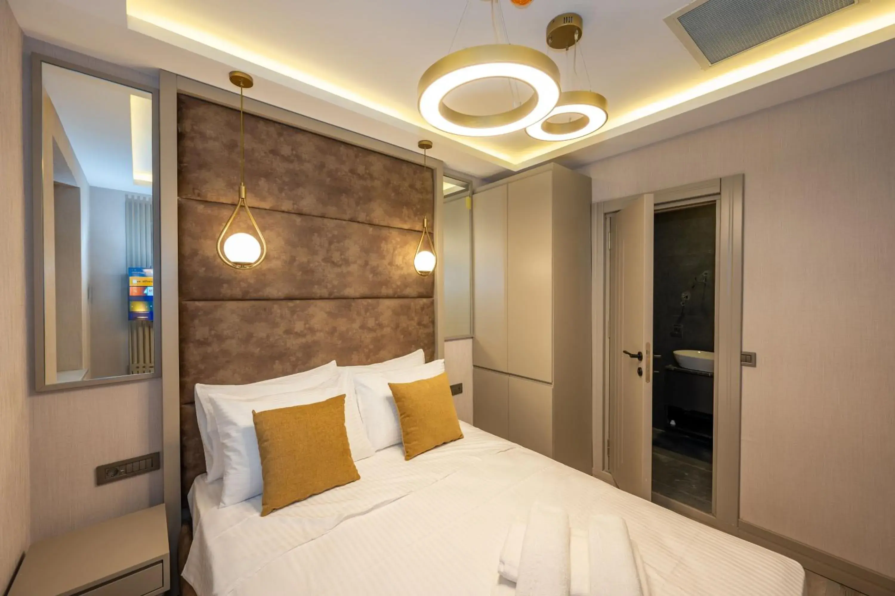 Bedroom, Bed in Massimo Hotel Bedroom, Bed in Massimo Hotel