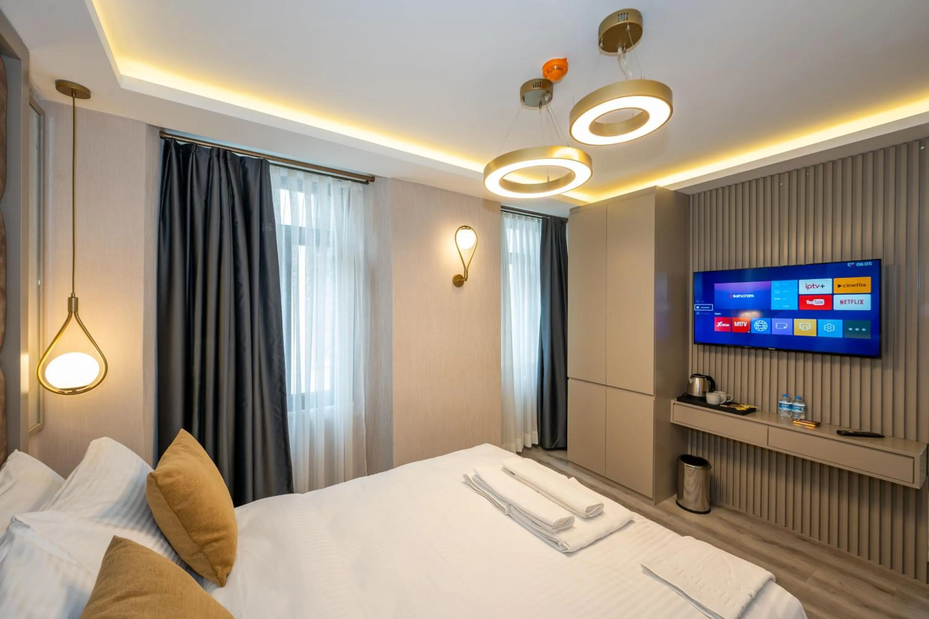 TV and multimedia, Bed in Massimo Hotel