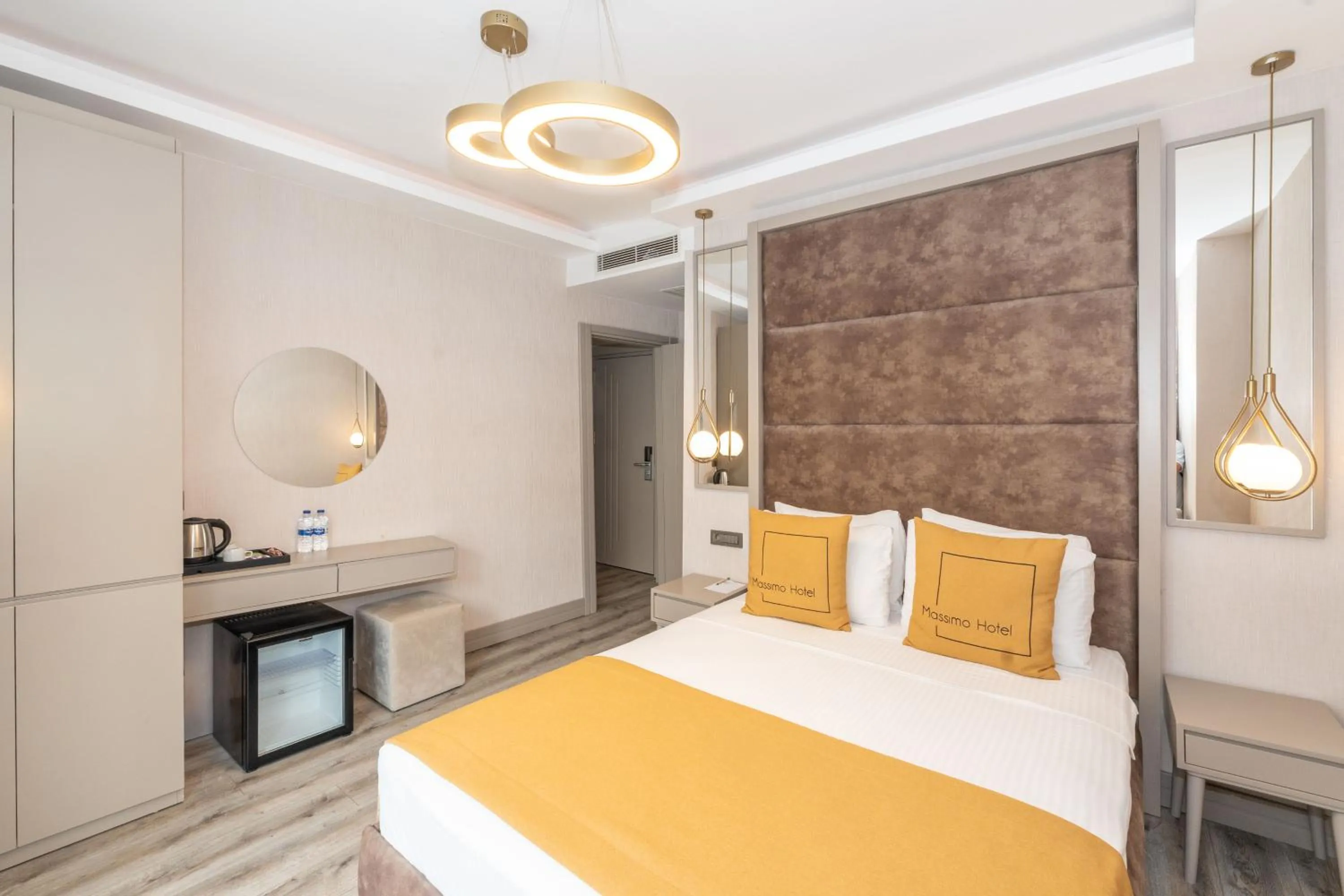 Bedroom, Bed in Massimo Hotel