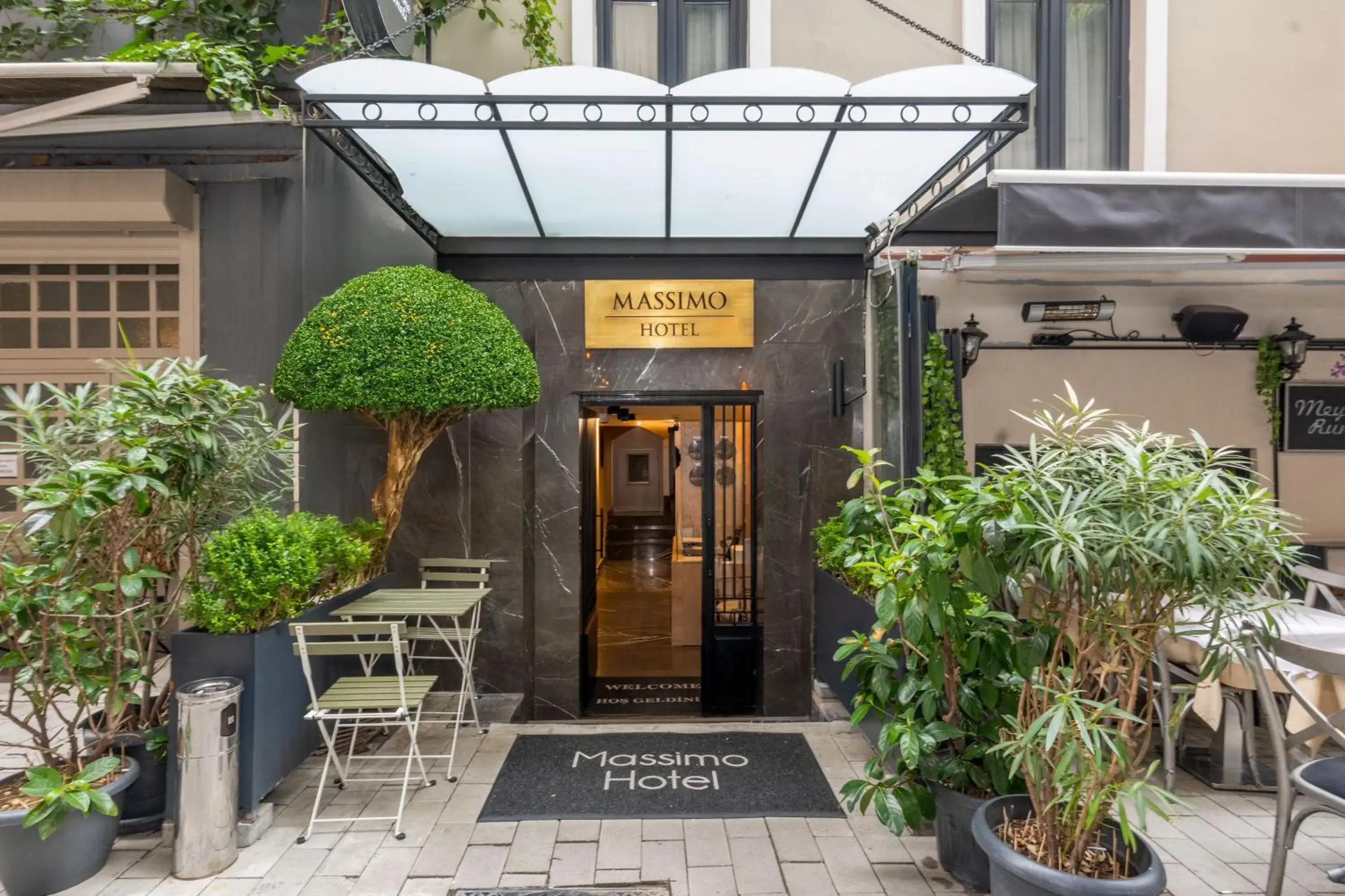 Property building in Massimo Hotel Property building in Massimo Hotel