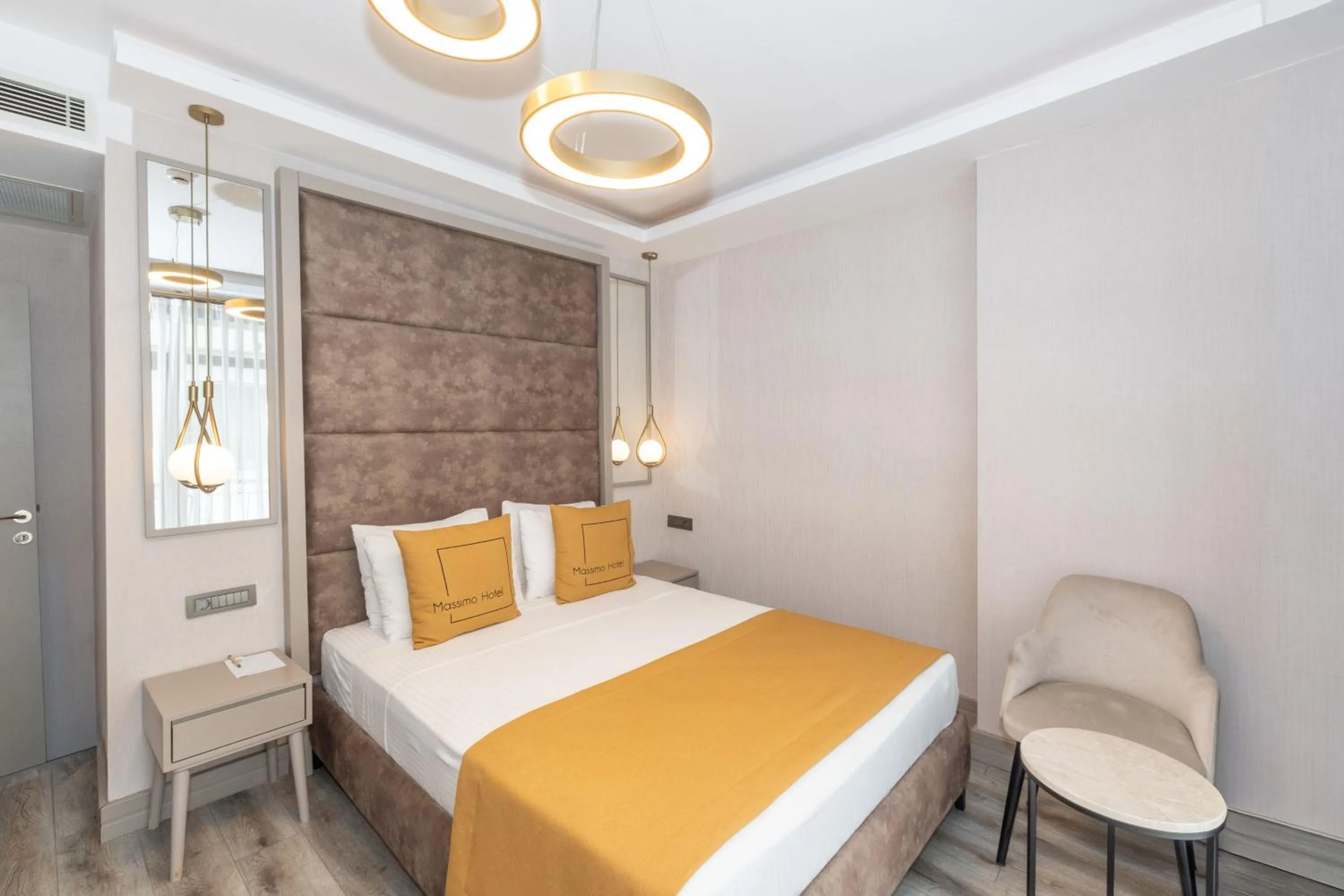 Bedroom, Bed in Massimo Hotel