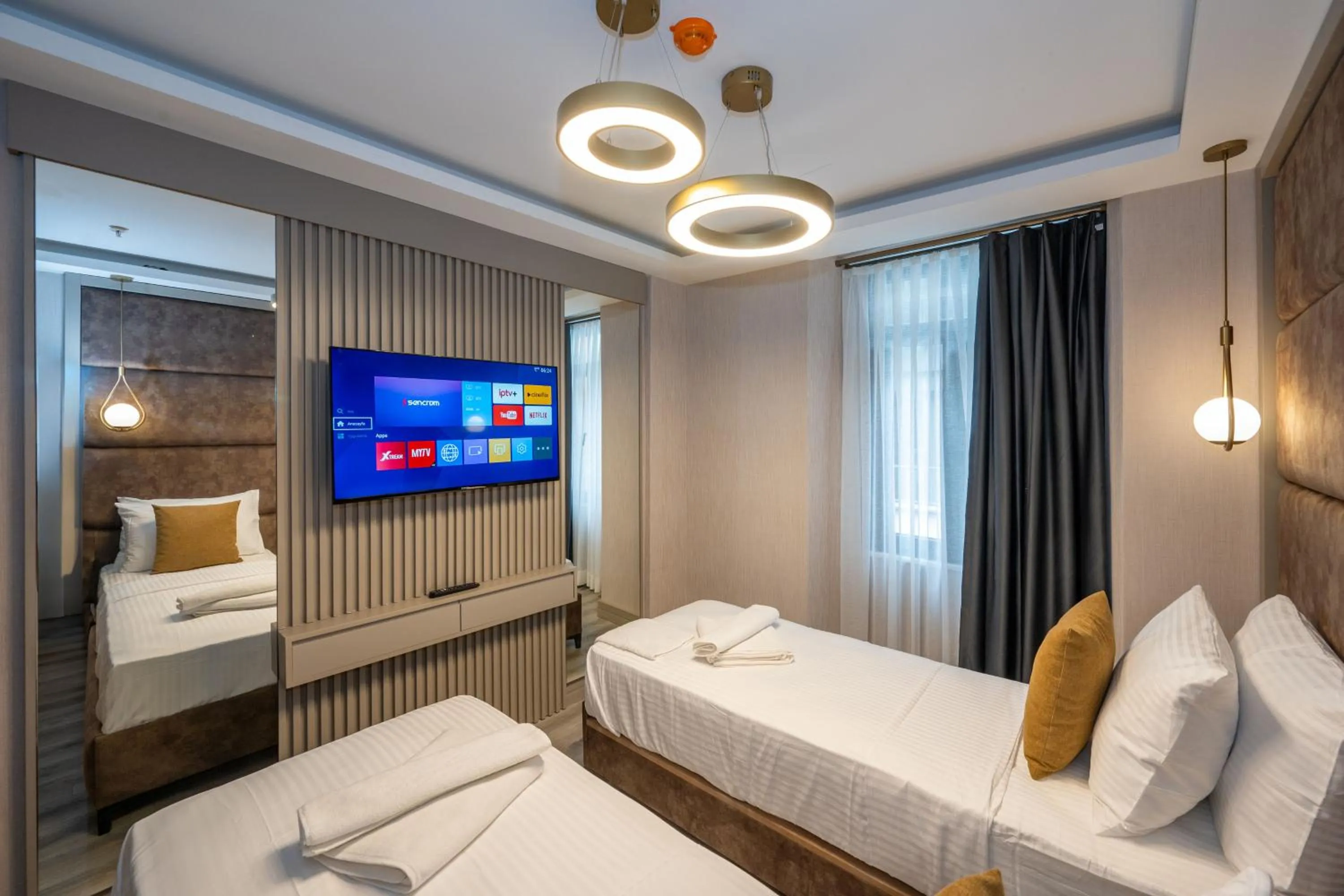 TV and multimedia, Bed in Massimo Hotel