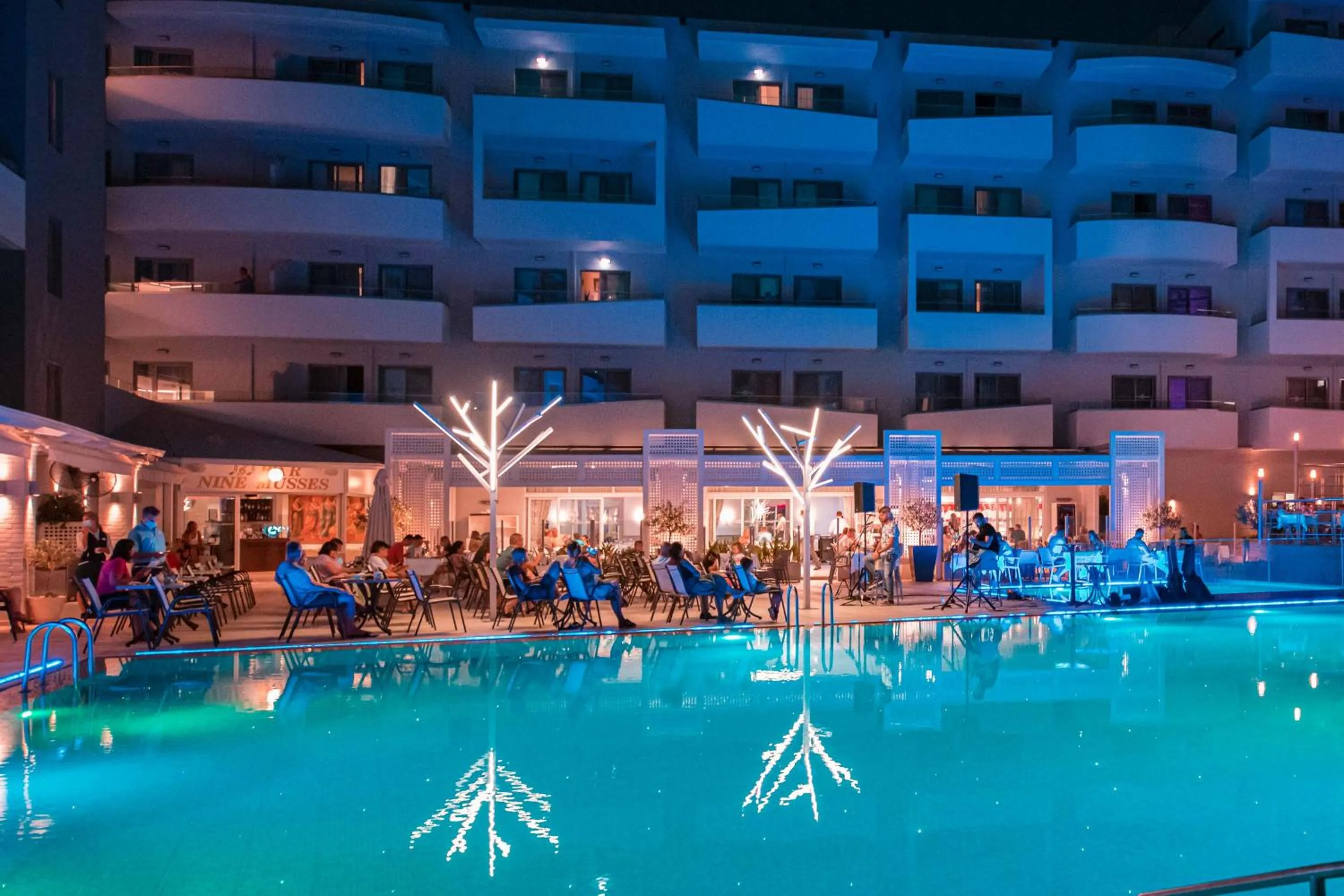 Evening entertainment in Bio Suites Hotel & Spa