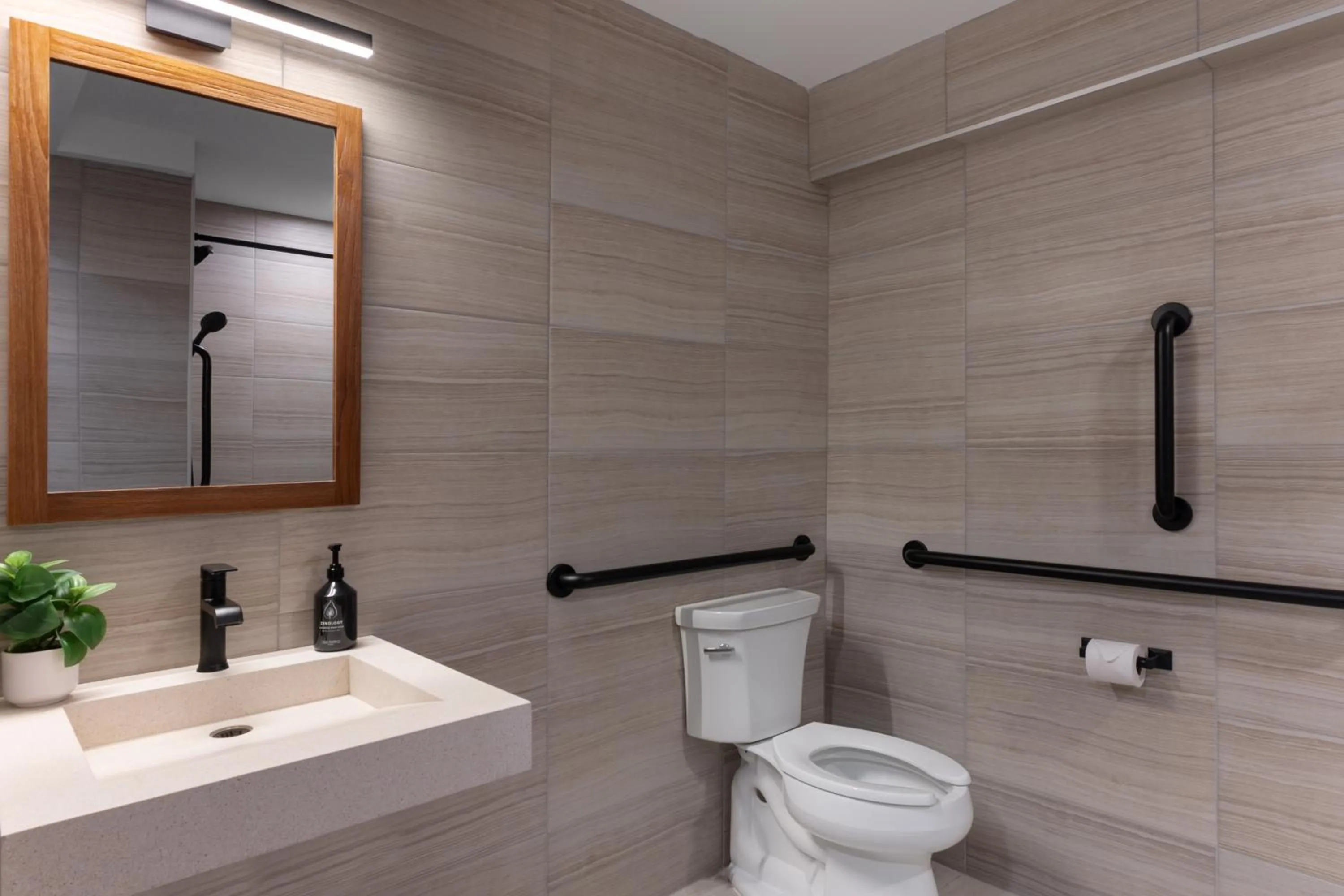 Standard Twin Room in The Wave at Marblehead