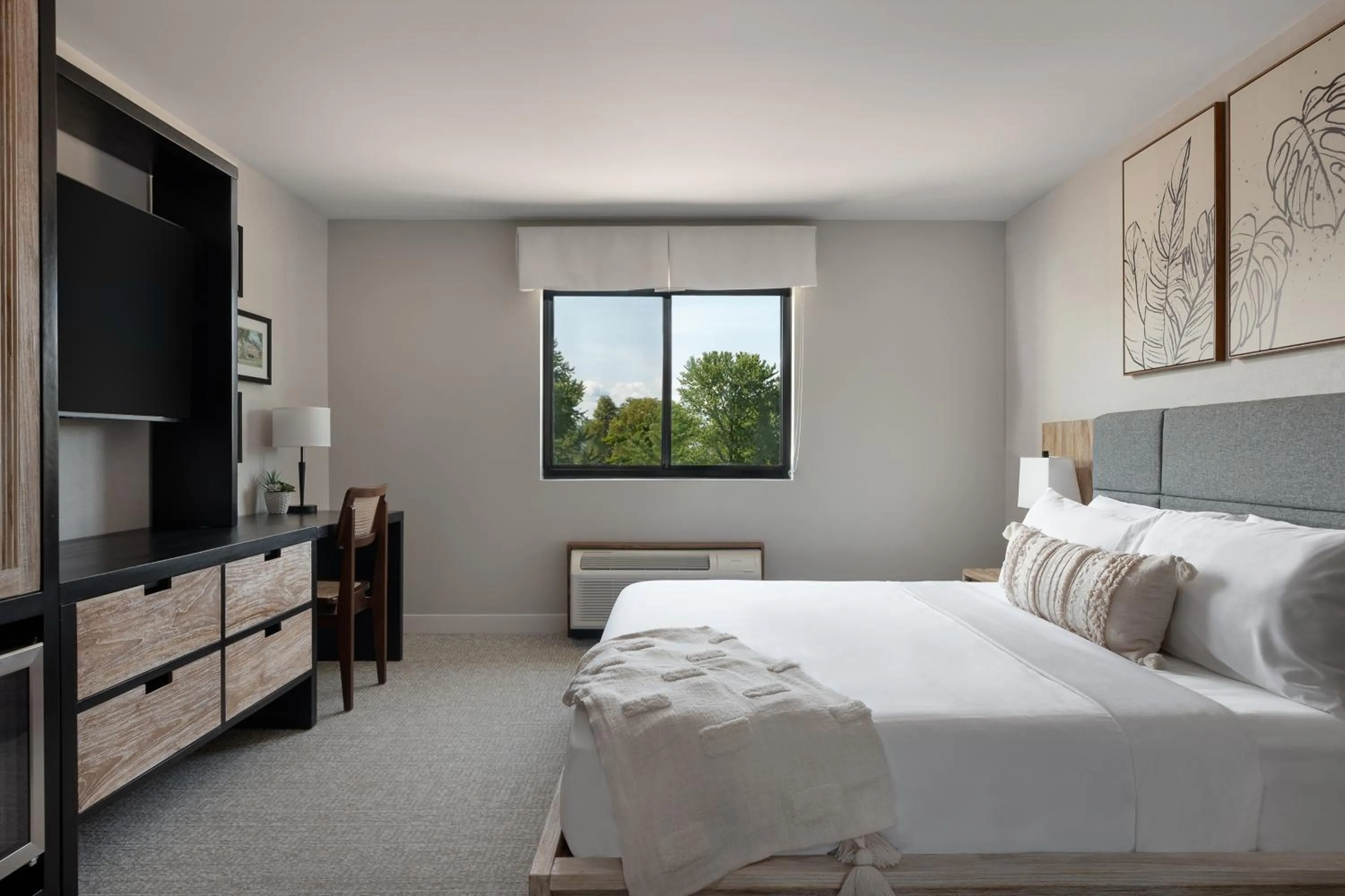 King Room in The Wave at Marblehead