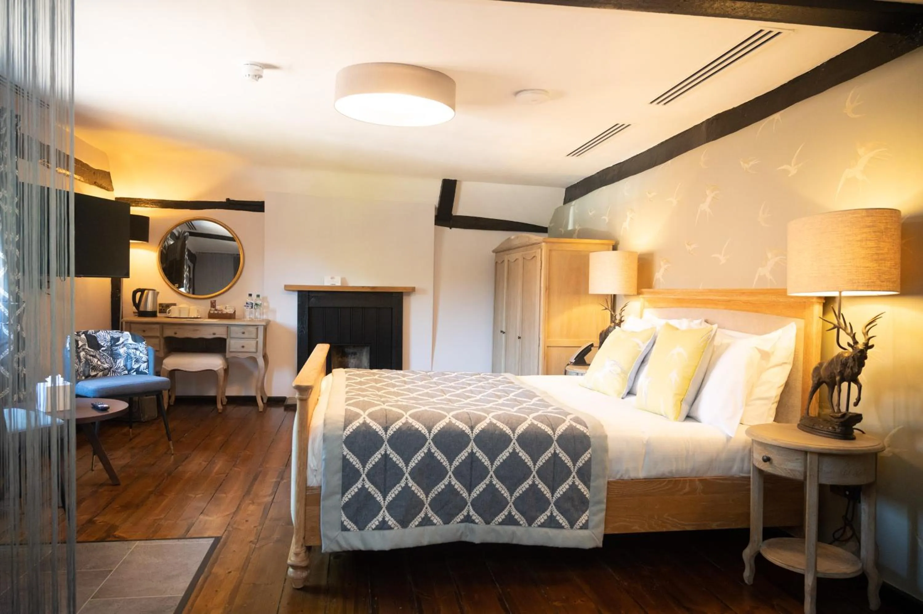 Bed in The Olde Bell, BW Signature Collection