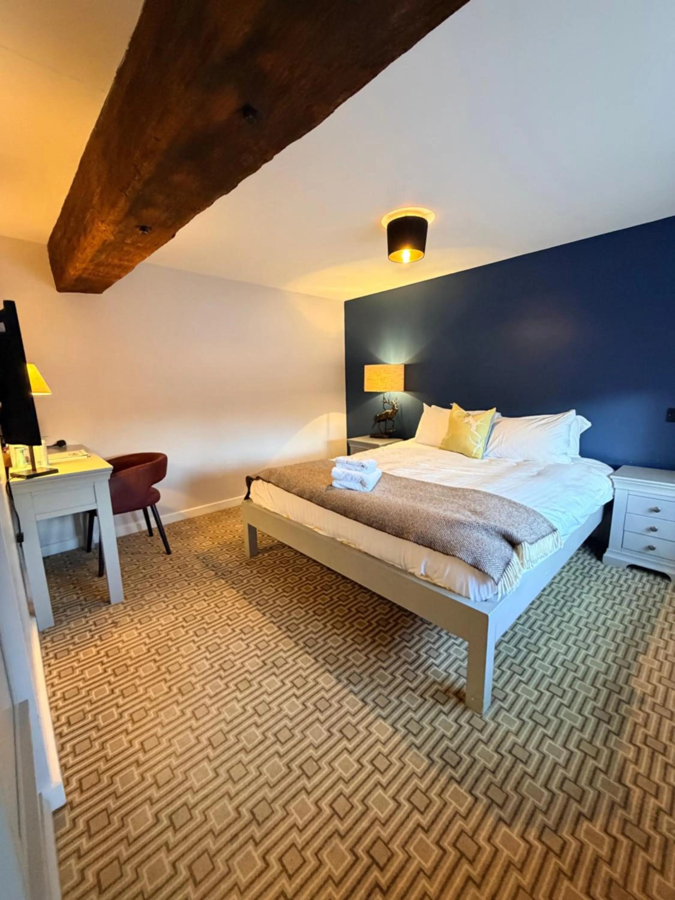 Bedroom, Bed in The Olde Bell, BW Signature Collection