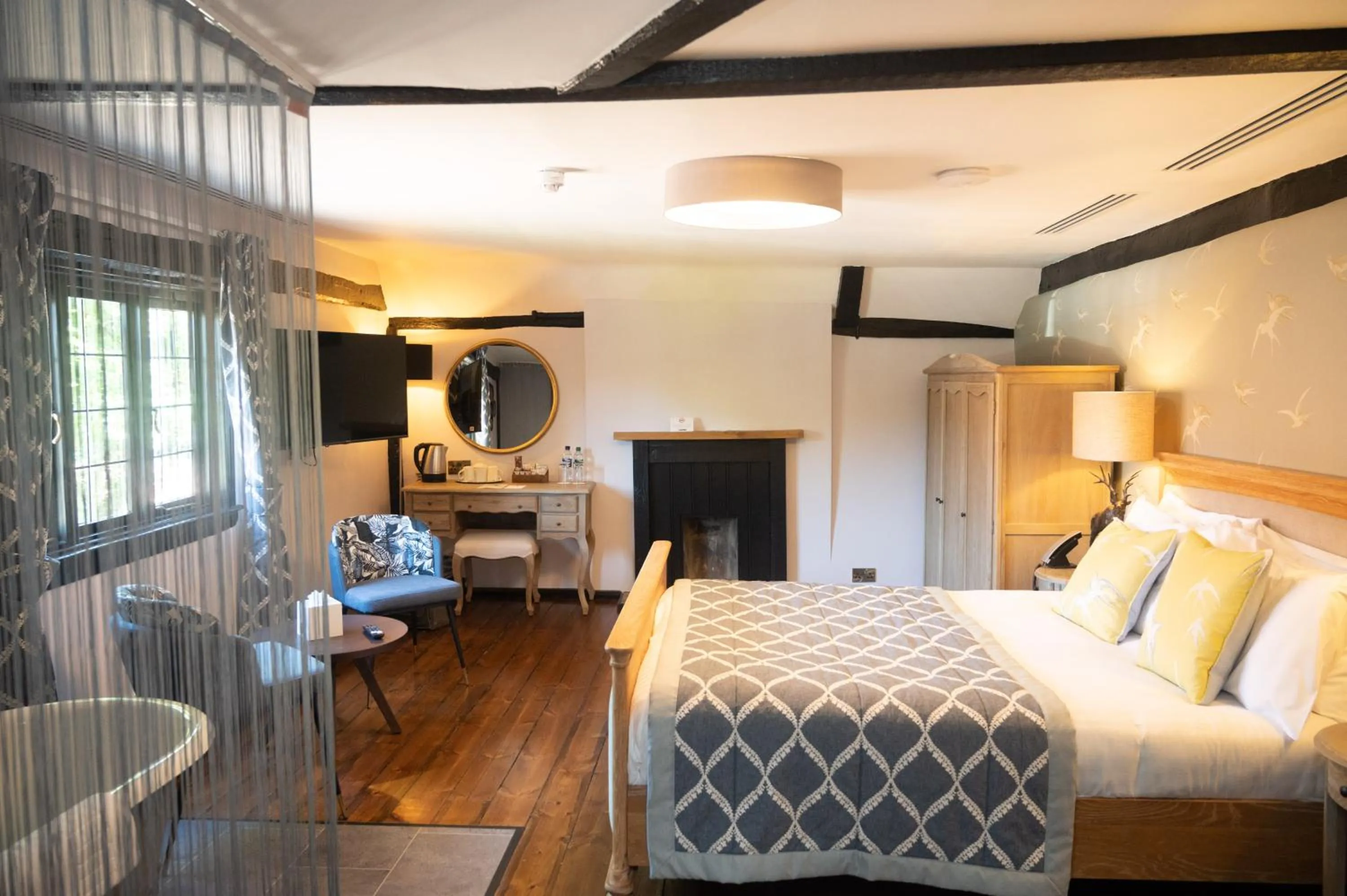 Bed in The Olde Bell, BW Signature Collection