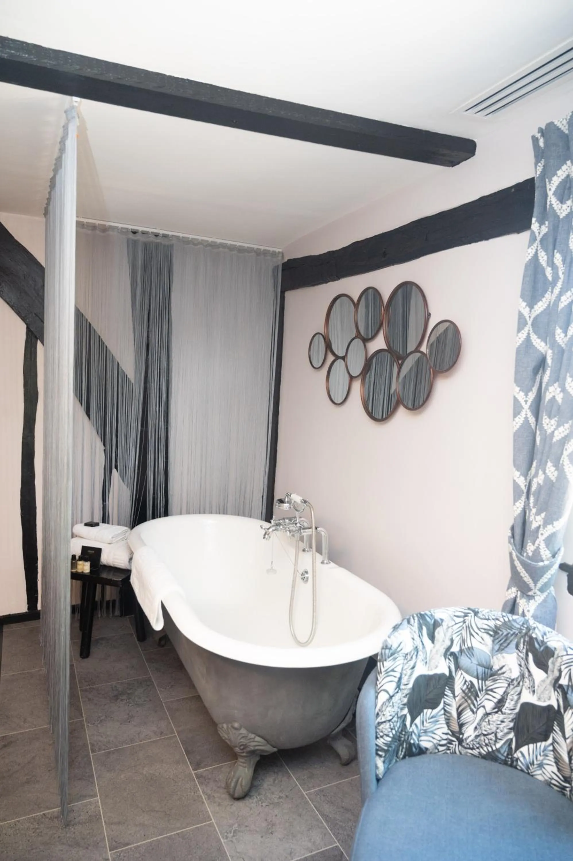 Bath in The Olde Bell, BW Signature Collection