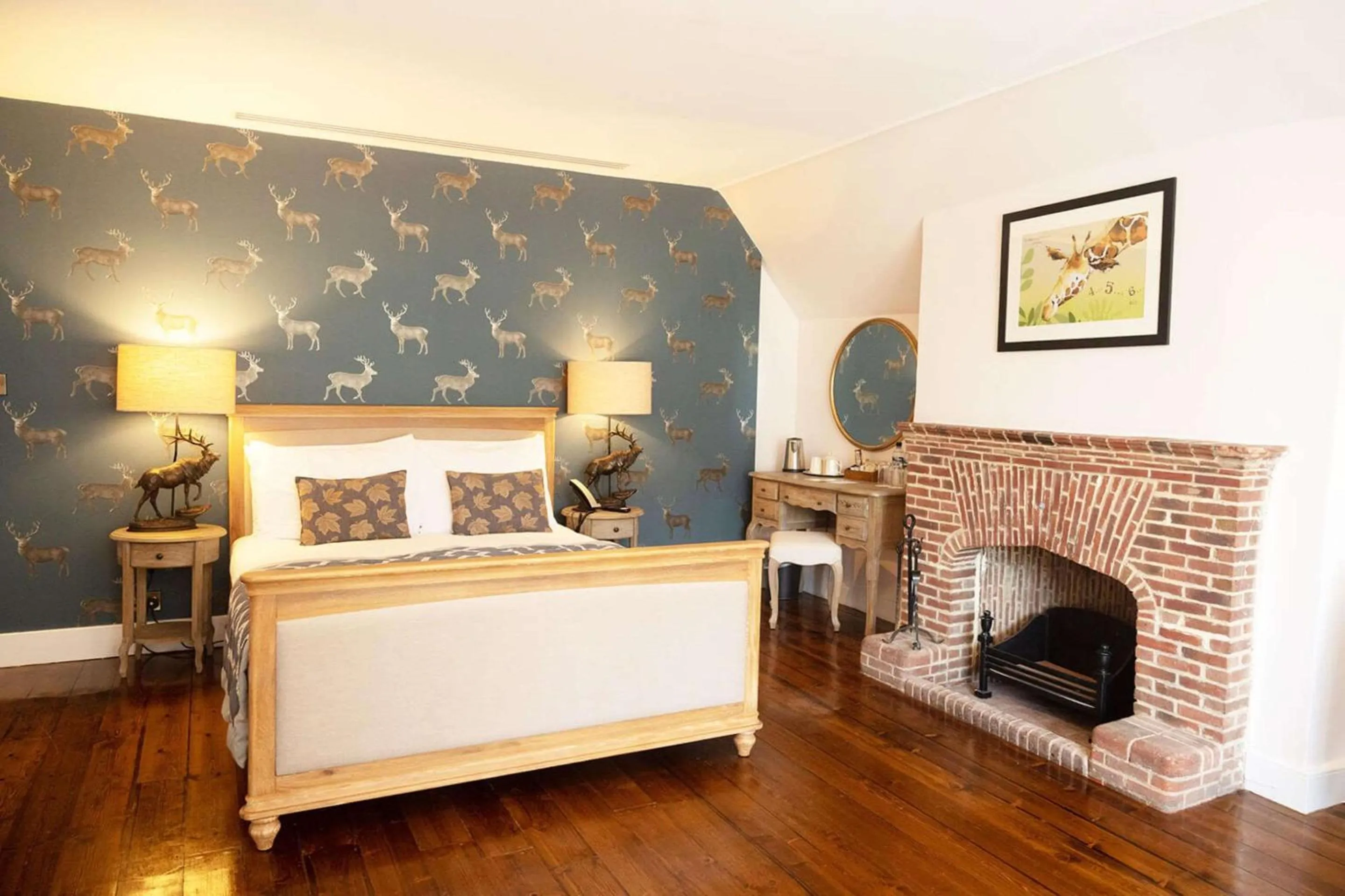 Bedroom, Bed in The Olde Bell, BW Signature Collection